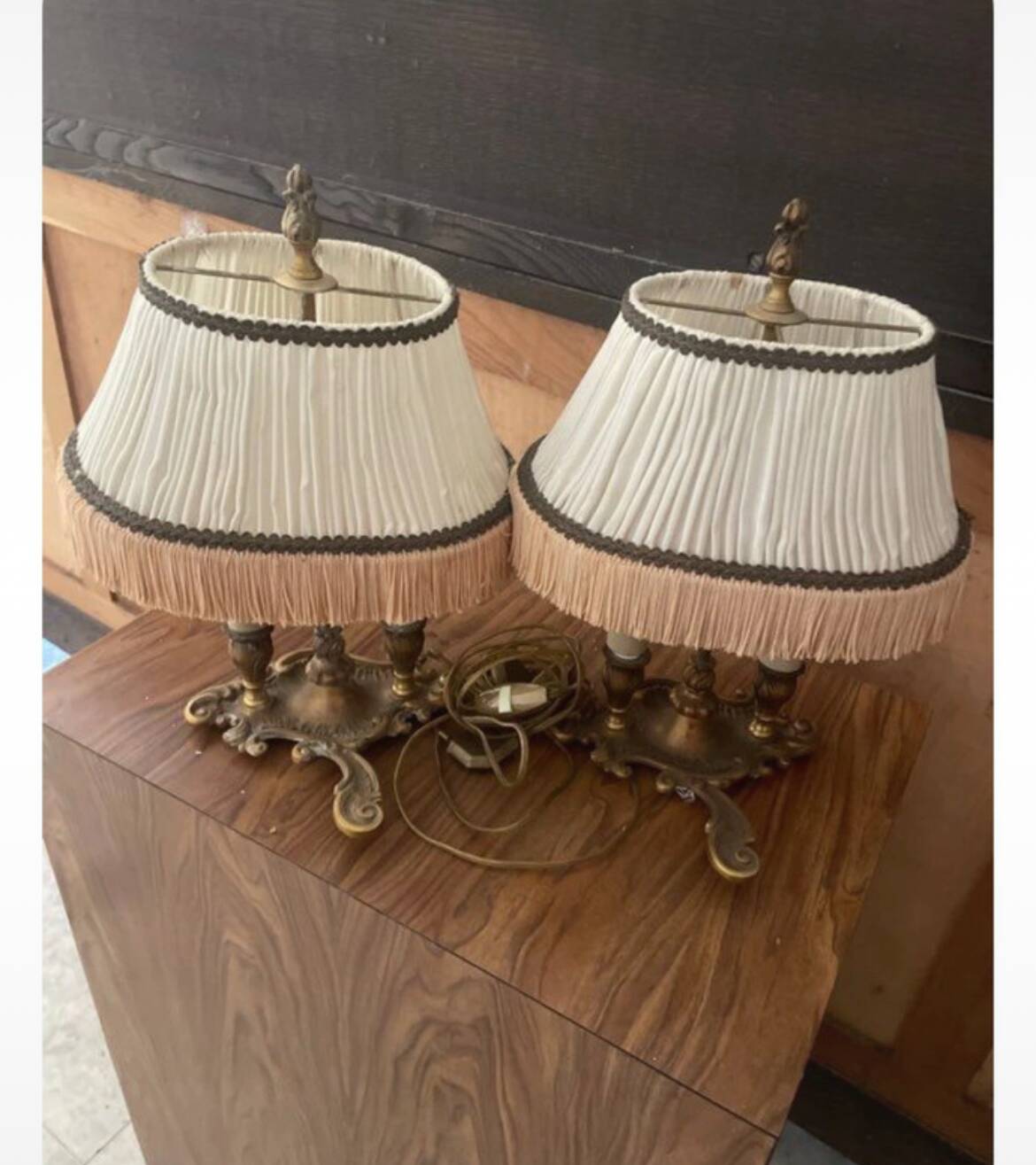 2 Bedside Lamps