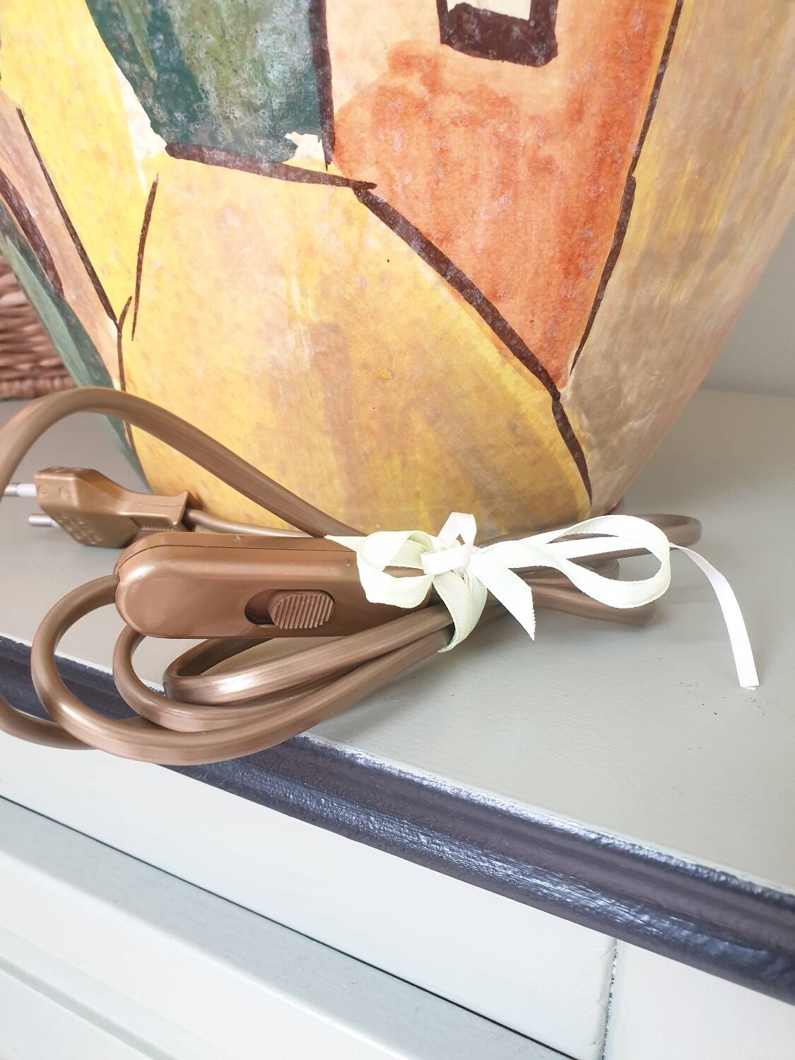 "Village de France" bedside lamp