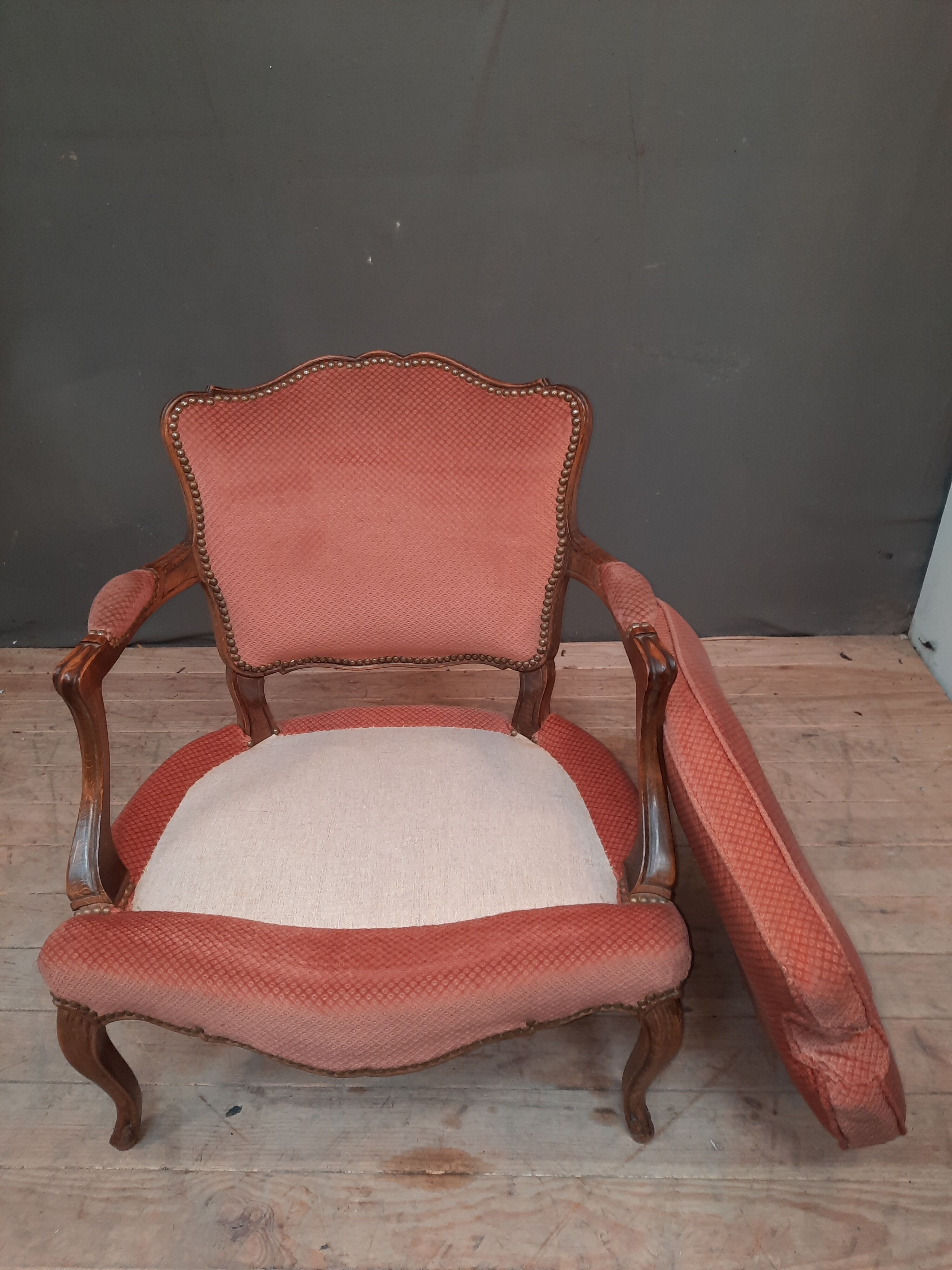 Louis XV-style convertible chair