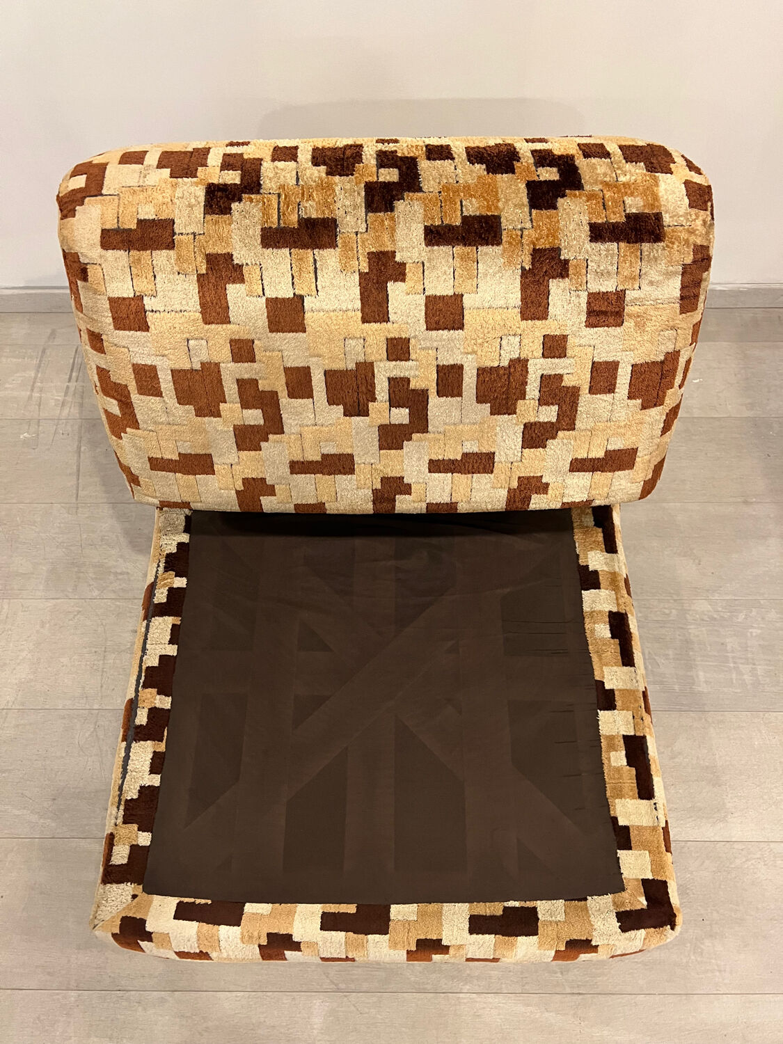 Vintage armchair from the 70s in beige and brown.