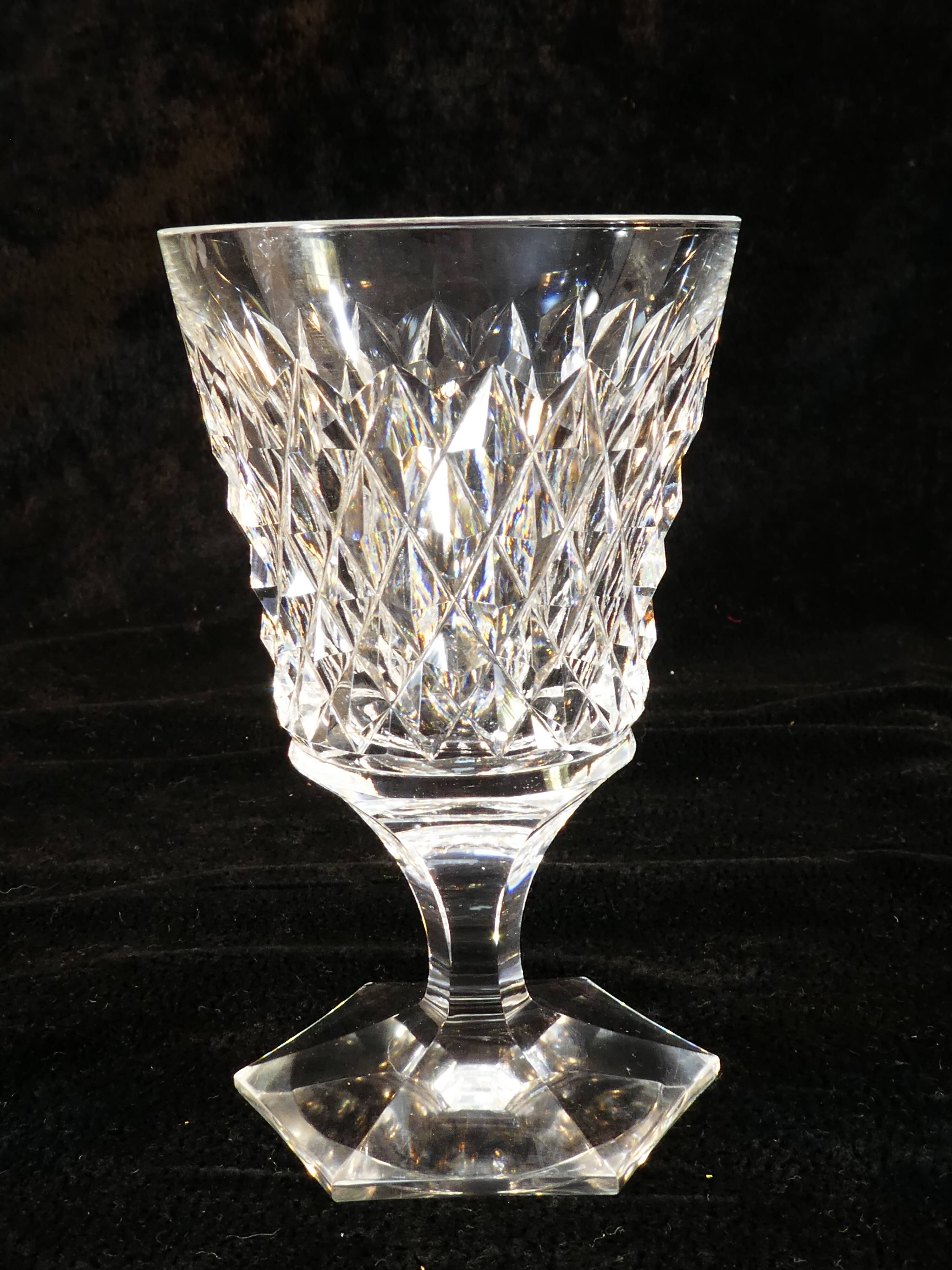 11 wine glasses in Crystal cut with diamond tip CRISTALLERIE DE LORRAINE
