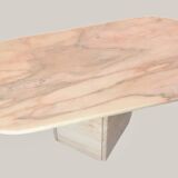 Table basse italienne ovale en marbre rose 1970-80