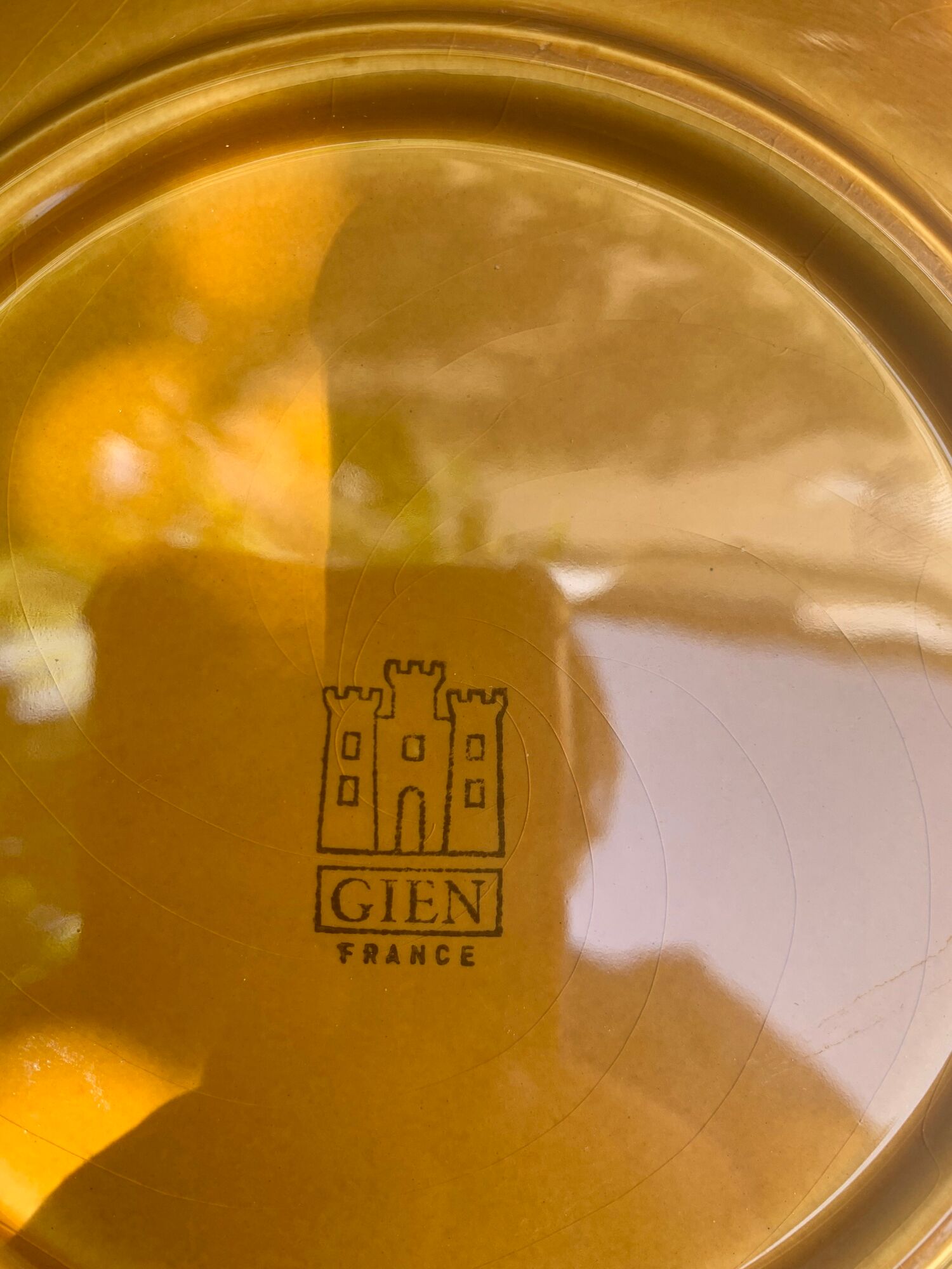 6 flat plates slip, enamelled ceramic ochre, mustard yellow, stamped Gien