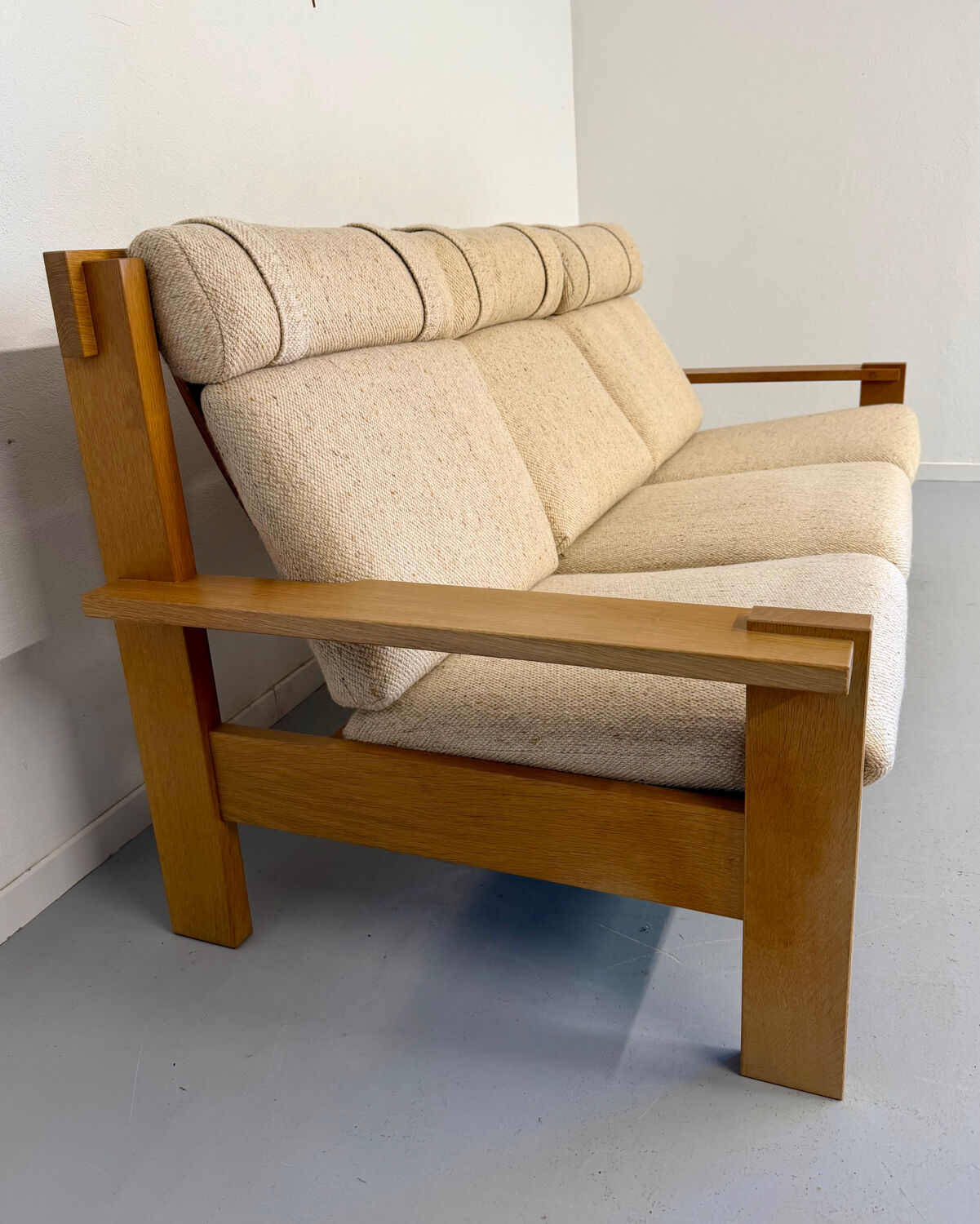 Three-seater canapé in solid oak with Scandinavian design fabric from the 1970s.
