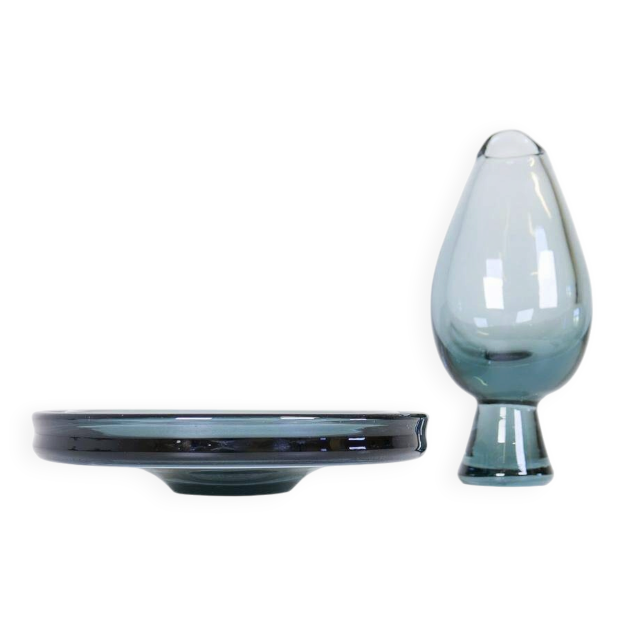 Set of two art glass vessels by Vicke Lindstrand for Kosta, Sweden, mid-century.