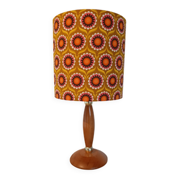 Lampe à poser bois mid-century, imprimé safran retro-pop