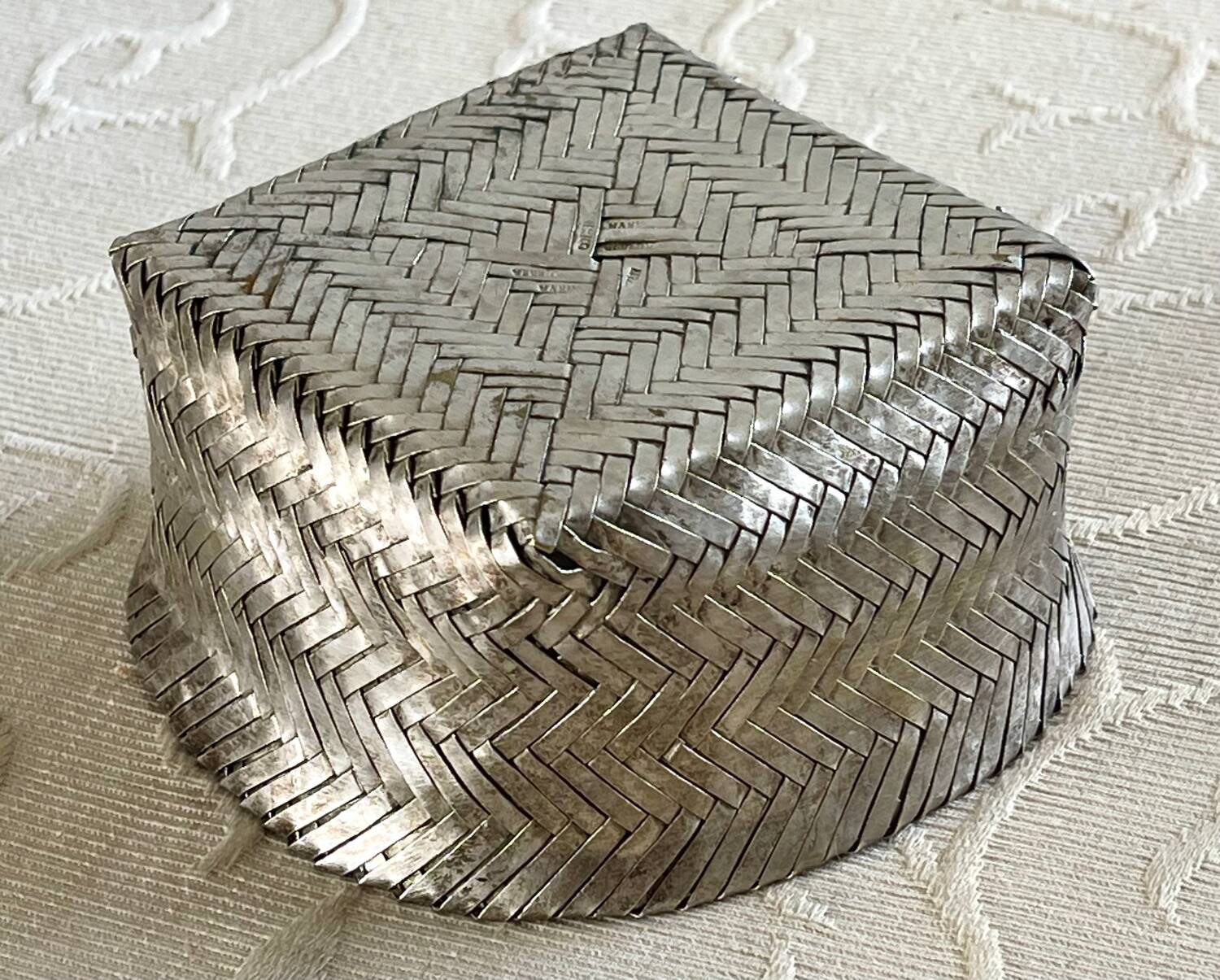 Woven alpaca catchall tray