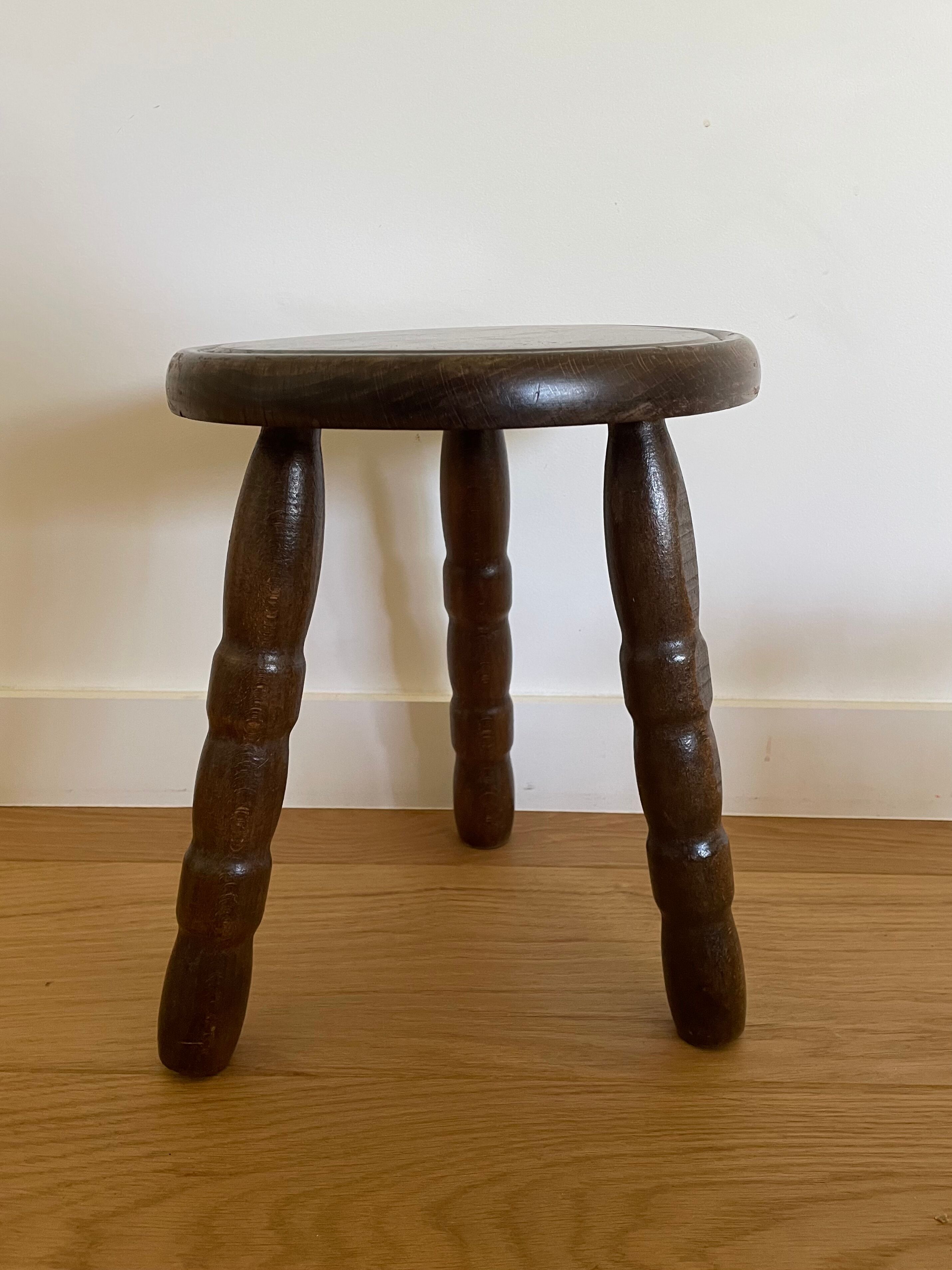 Cowherd tripod stool