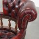 Fauteuil de bureau Chesterfield pivotant classique rouge en cuir de vachette sur roulettes