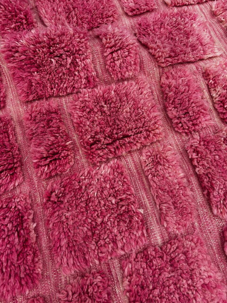 Ouarda – Custom-made pink Mrirt Moroccan rug in wool