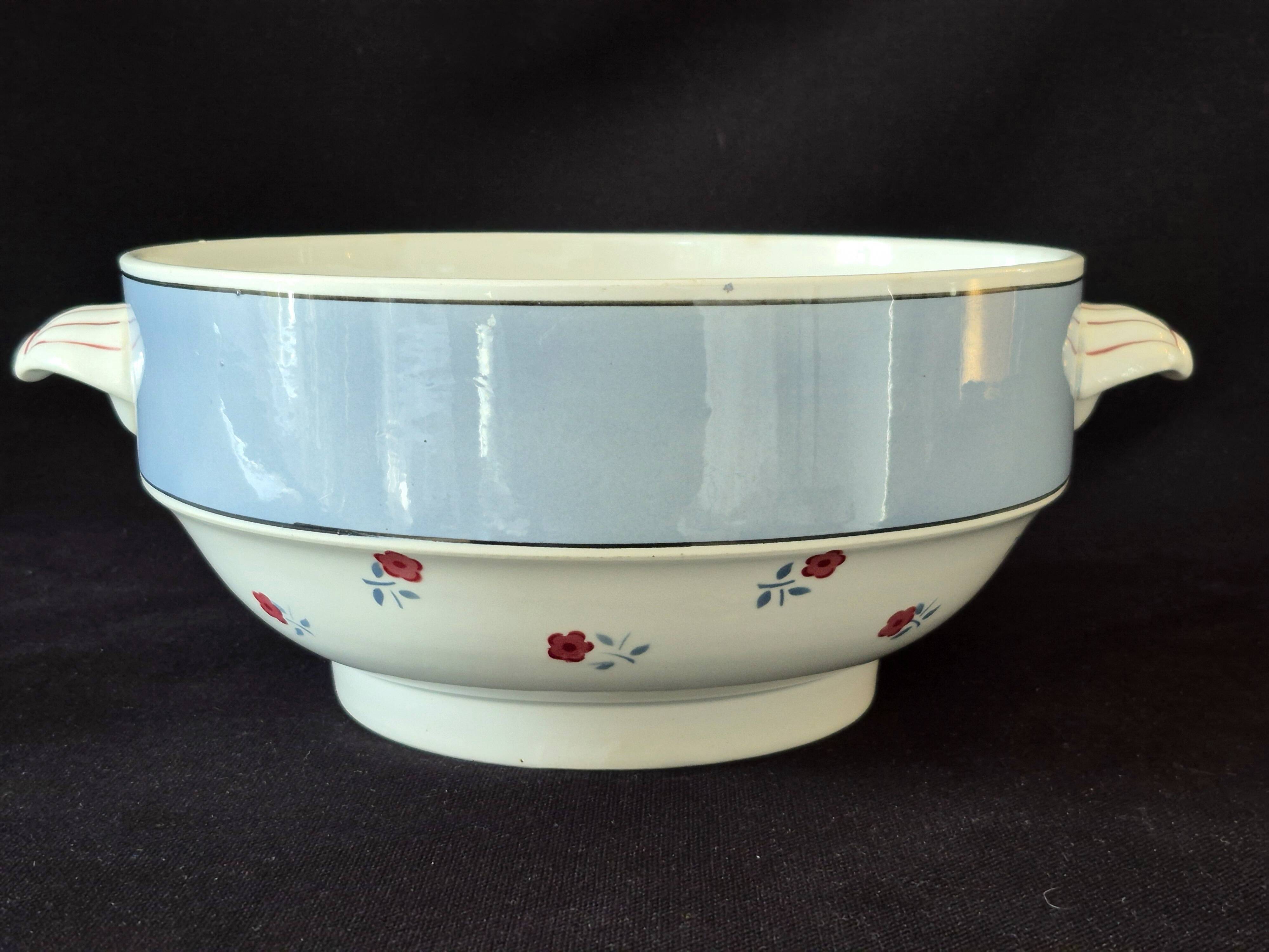 Grand légumier (soupière) en faïence de Digoin Sarreguemines, modèle AIX