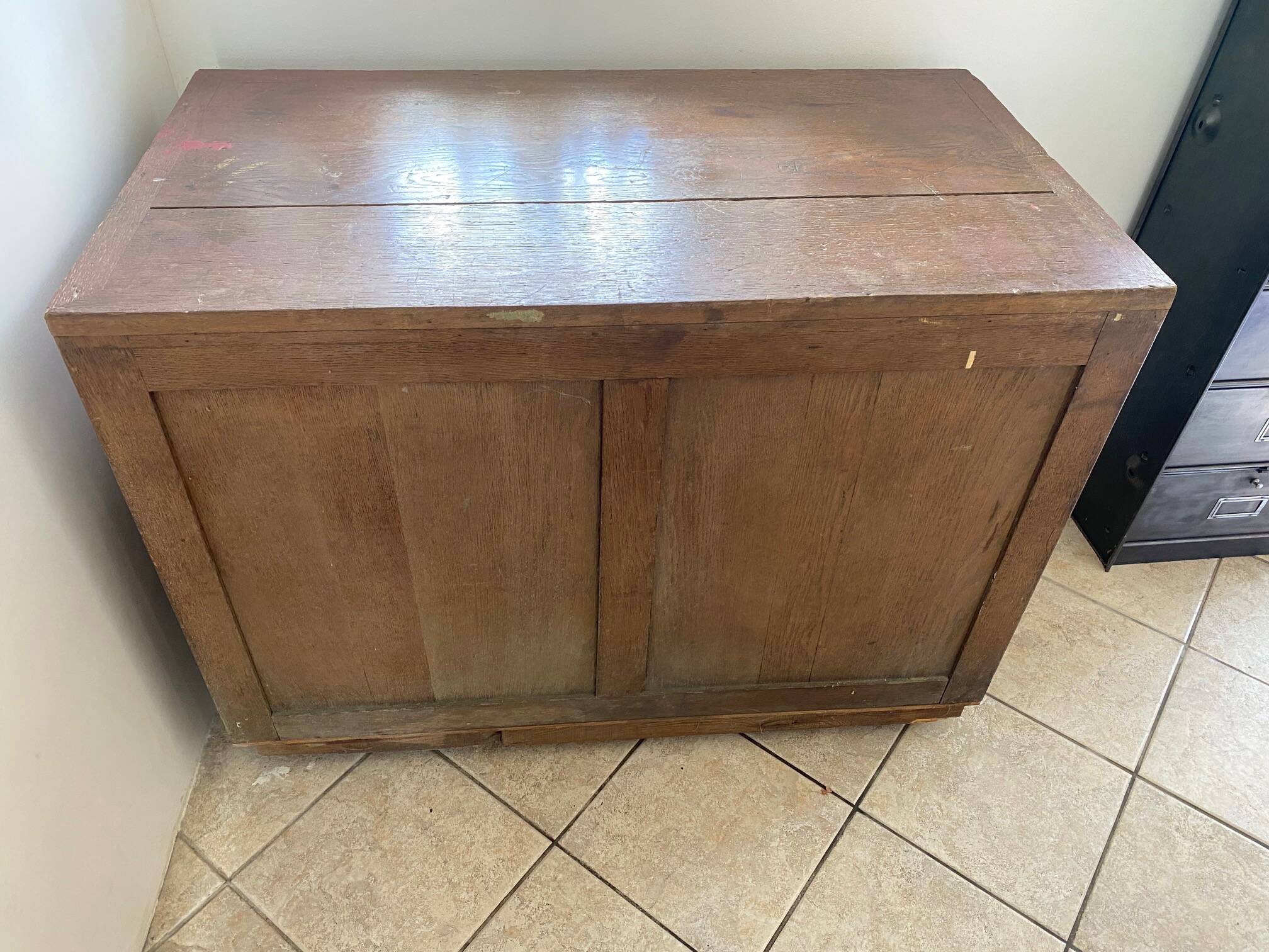 Old and authentic workshop counter with 3 large oak drawers.