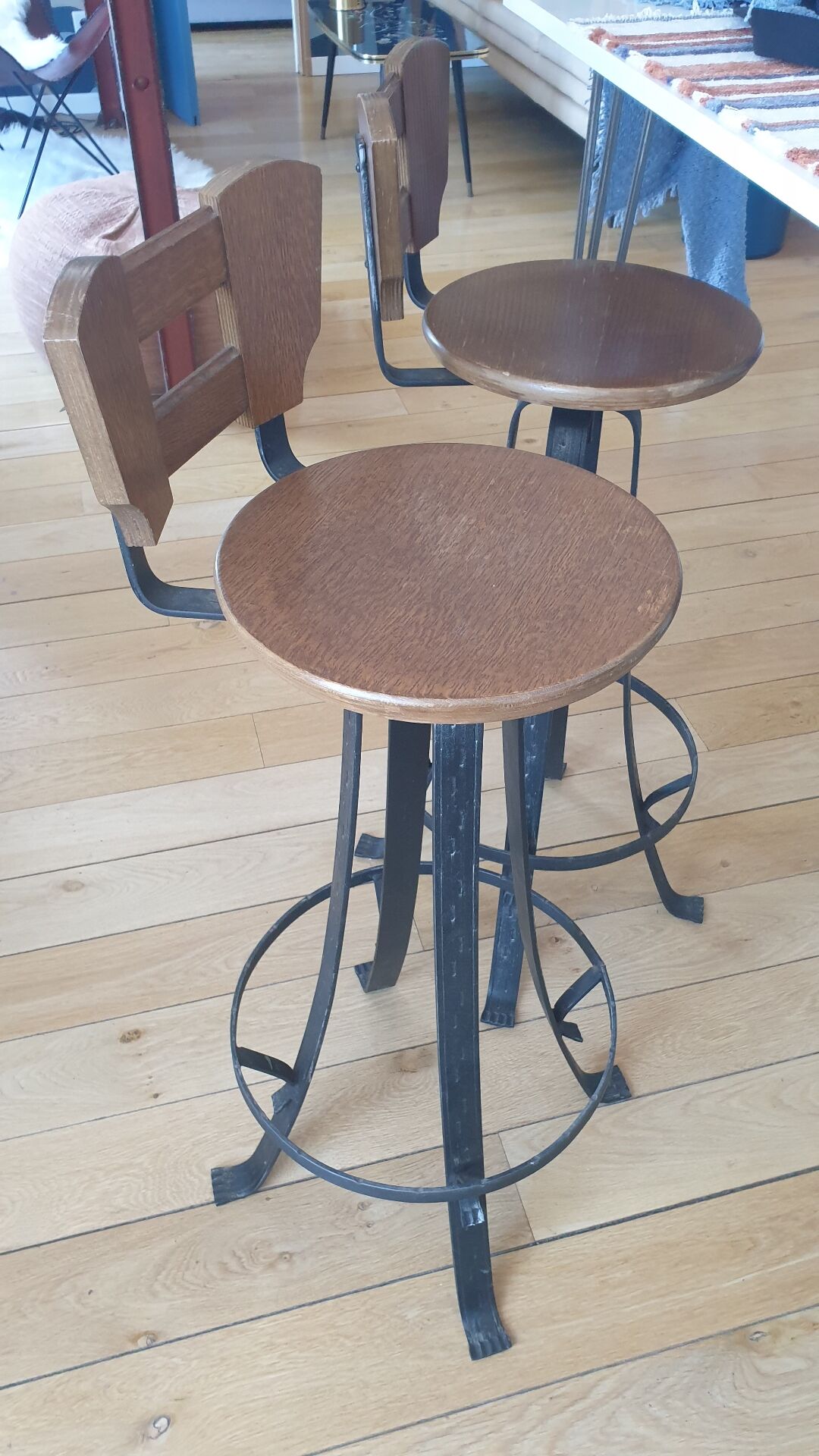 Set of 4 vintage high stools in 1970s brutalist style.