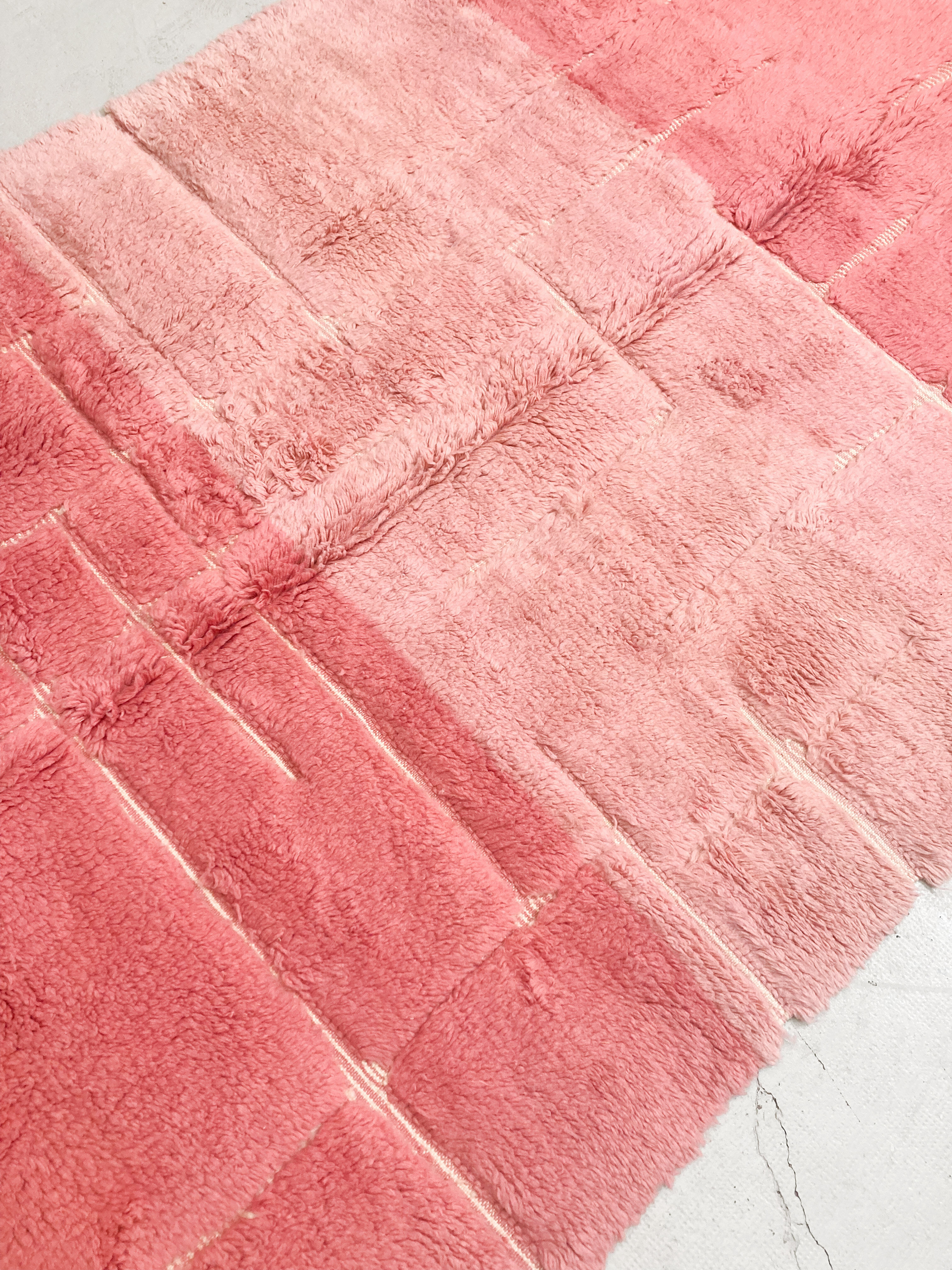 Moroccan berber carpet beni ouarain pink 2,28x1,52m
