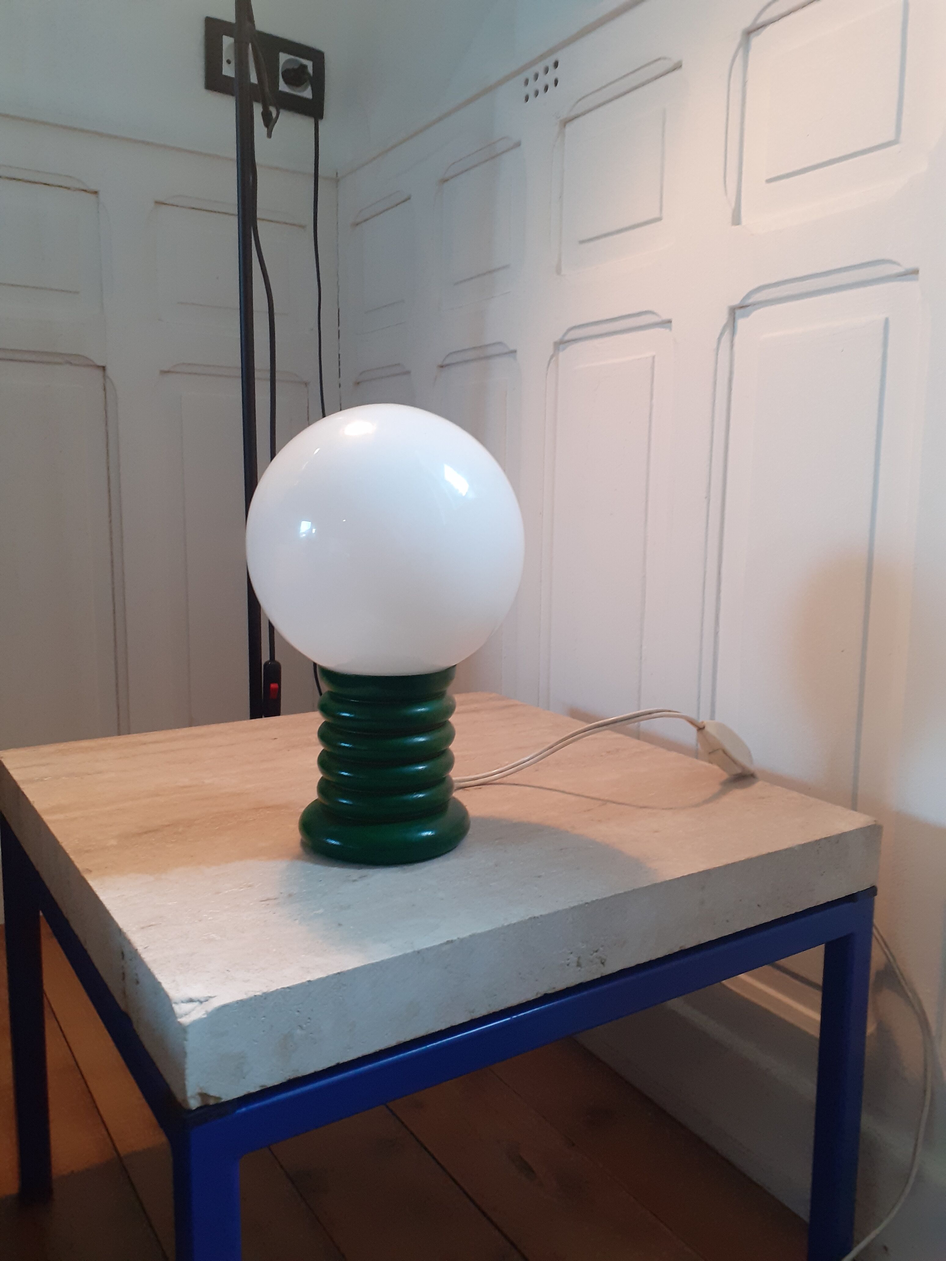 Small VINTAGE lamp in green lacquered wood and opaline