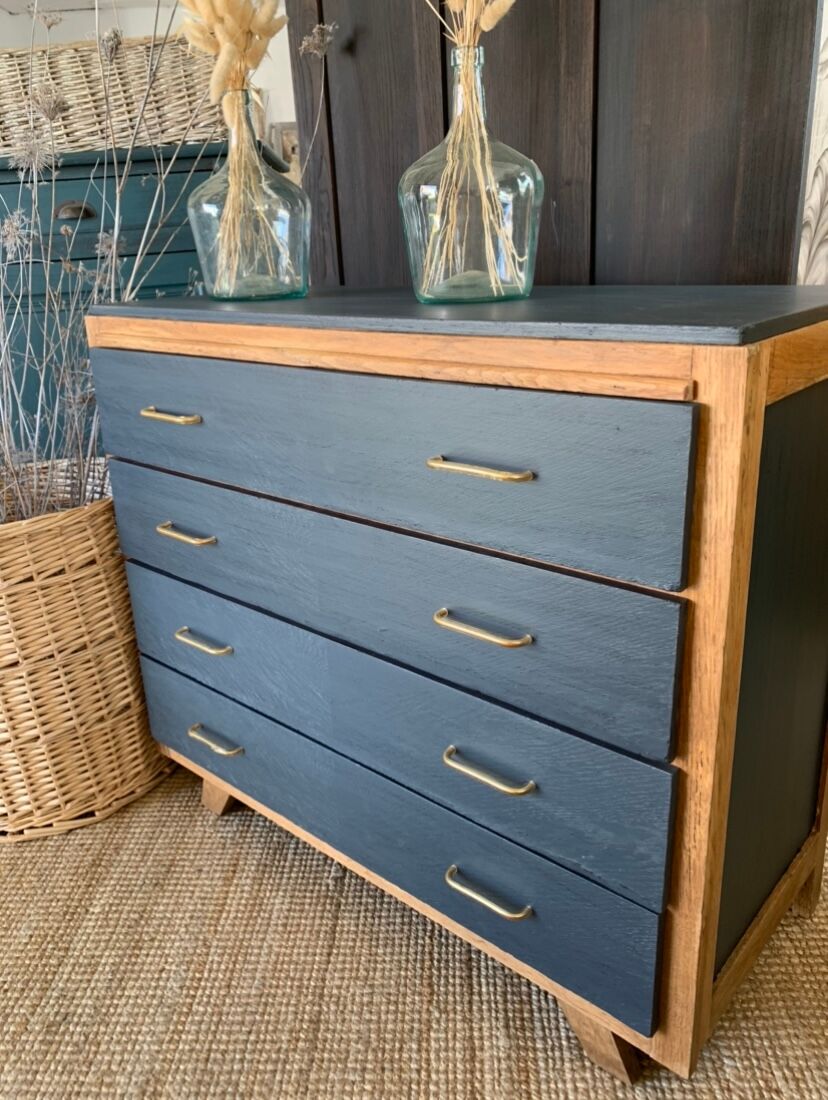 Vintage chest of drawers