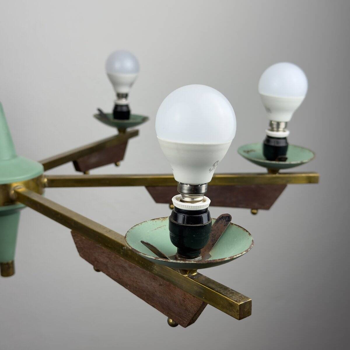 Mid-century chandelier with teak and Murano glass by Stilnovo, Italy, 1950s.