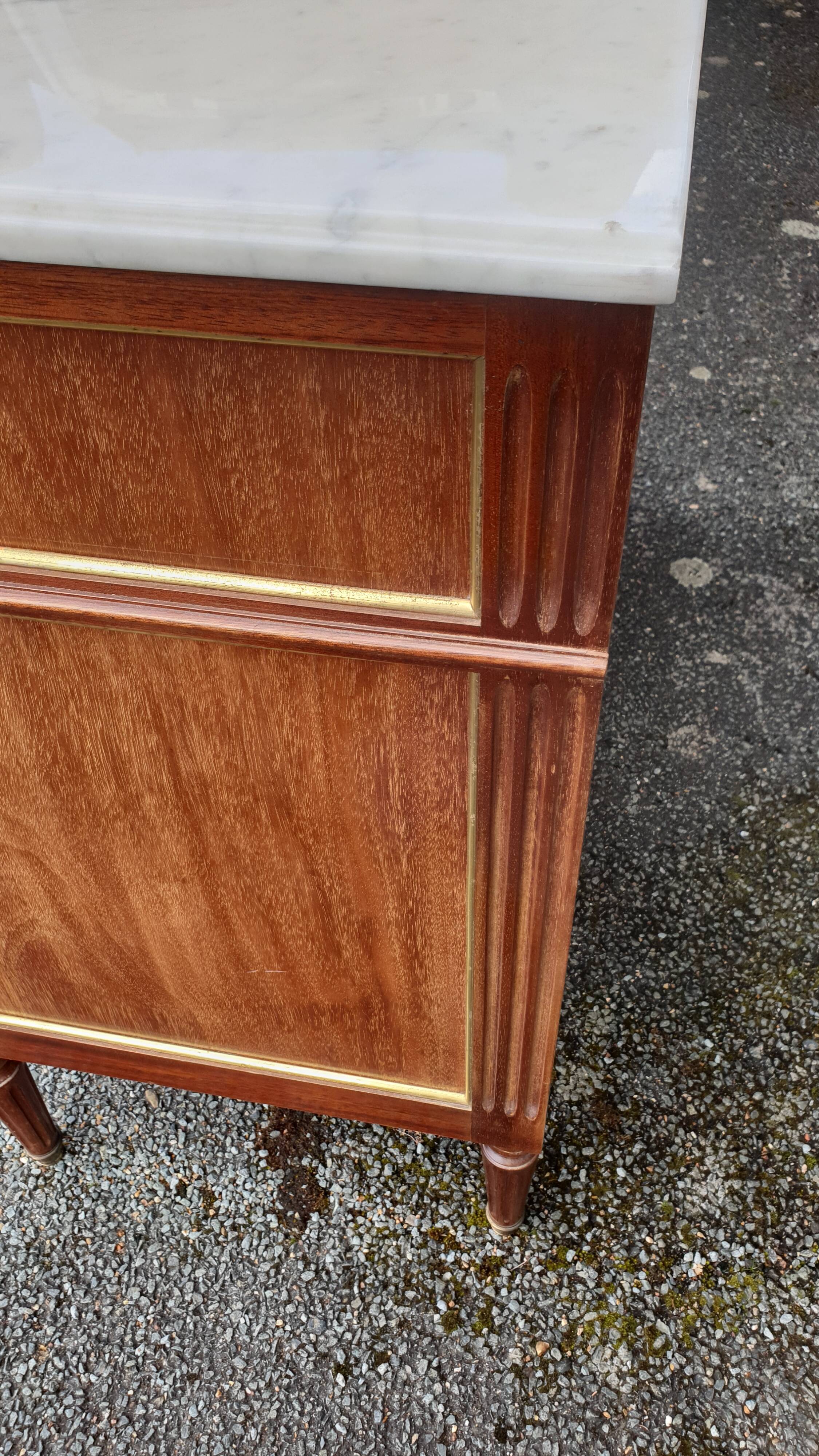 Louis XVI accajou chest of drawers and white marble