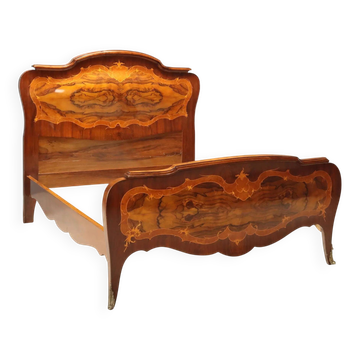 Antique baroque double bed in walnut and mahogany, 20th century.