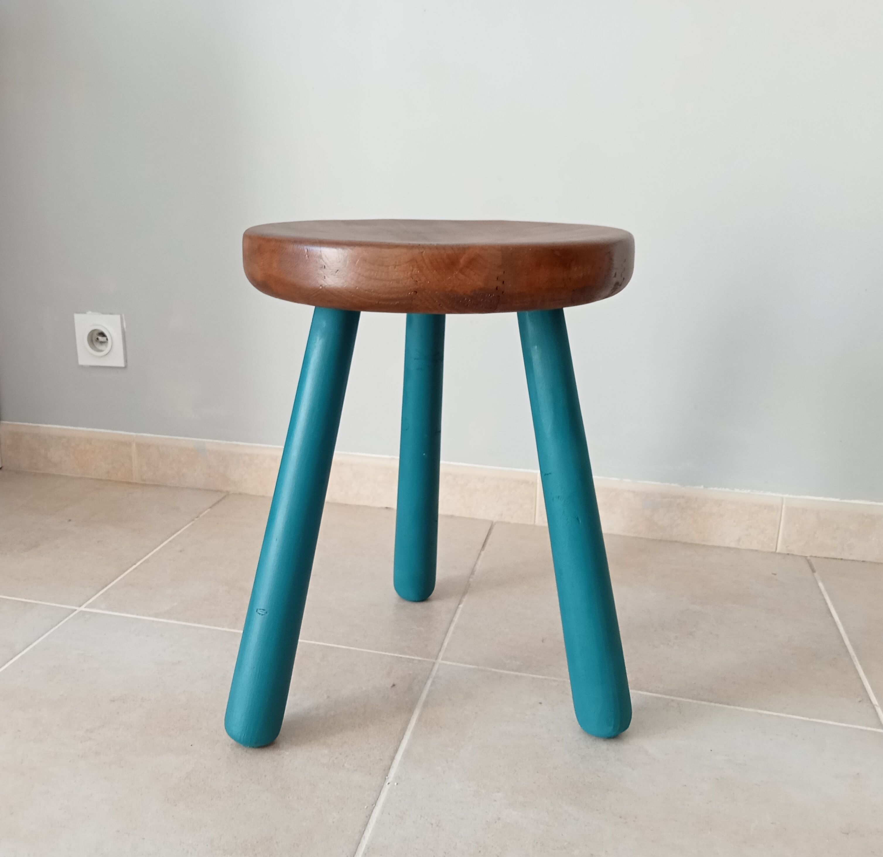 Tripod stool 50s