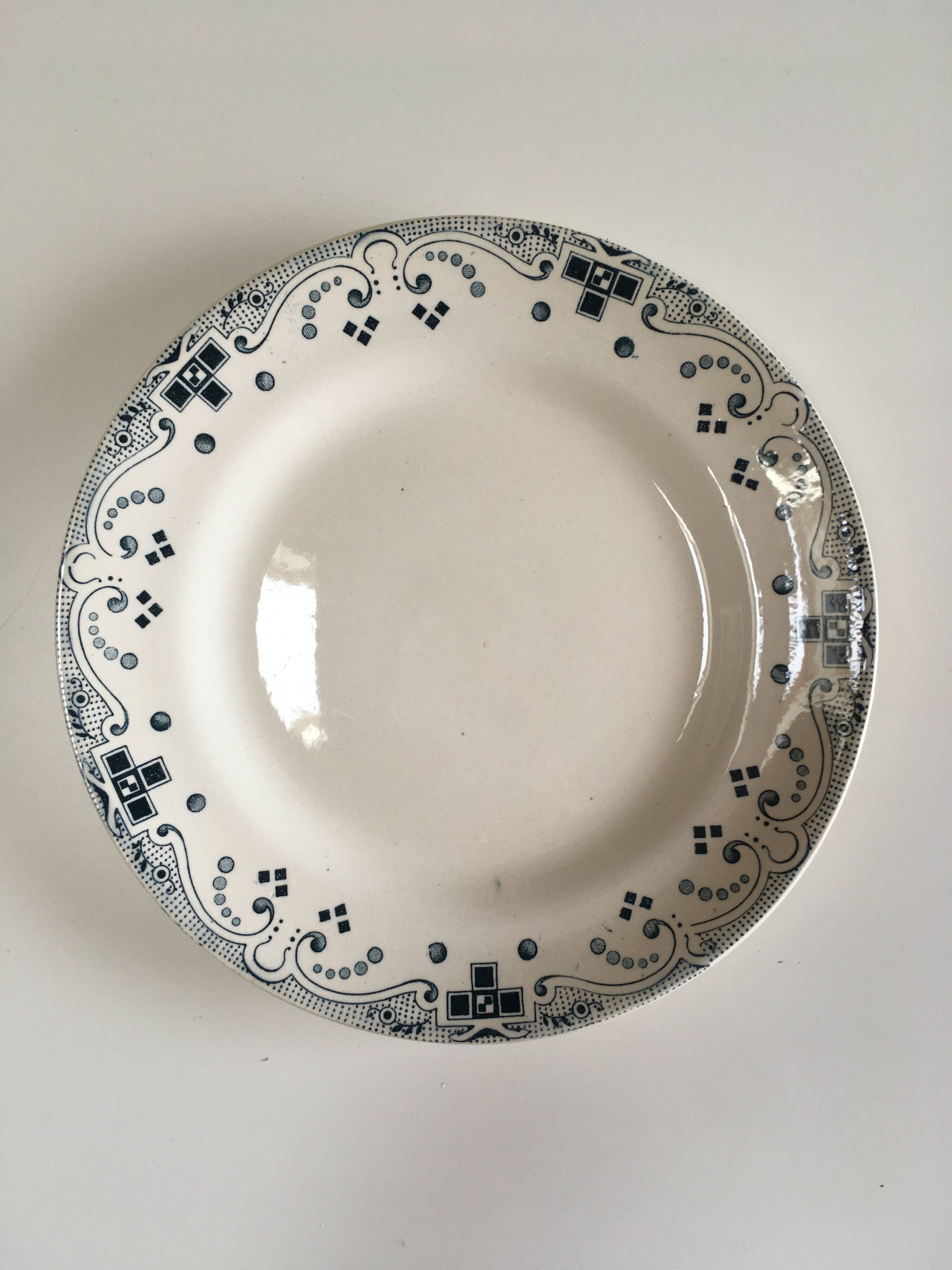 8 plates Moroccan model in earthenware - French manufacture