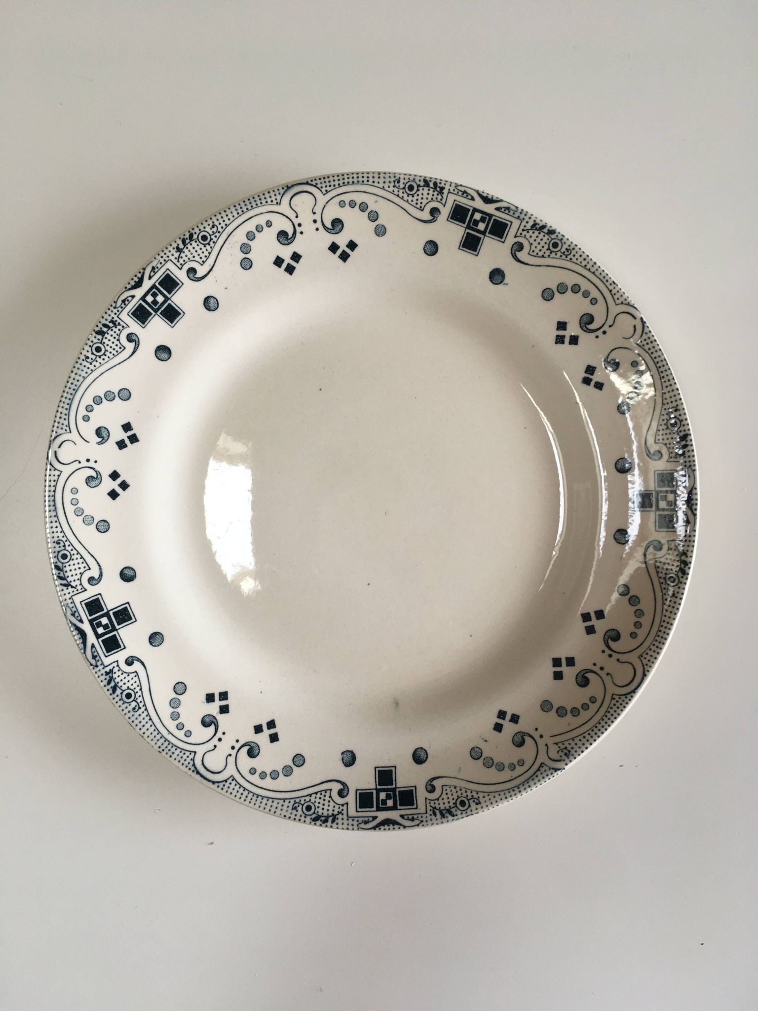 8 plates Moroccan model in earthenware - French manufacture