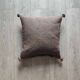 Coussin berbère marron à pompon en coton