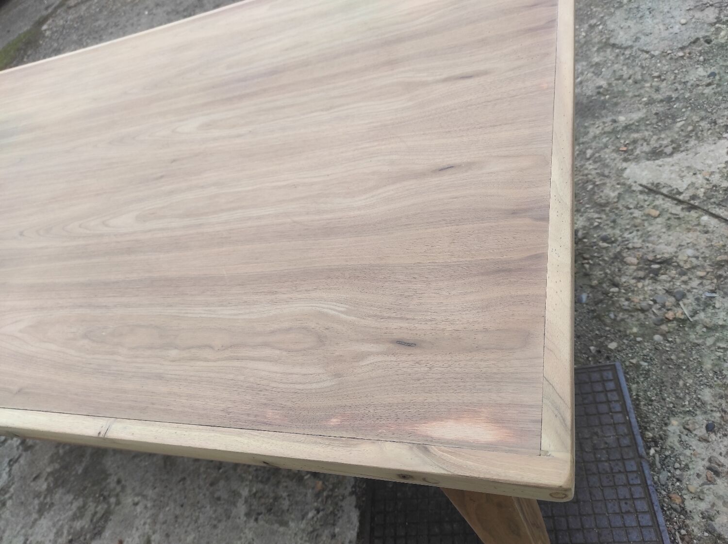 Old farmhouse table of 2x1 m and 8 places in beech and oak