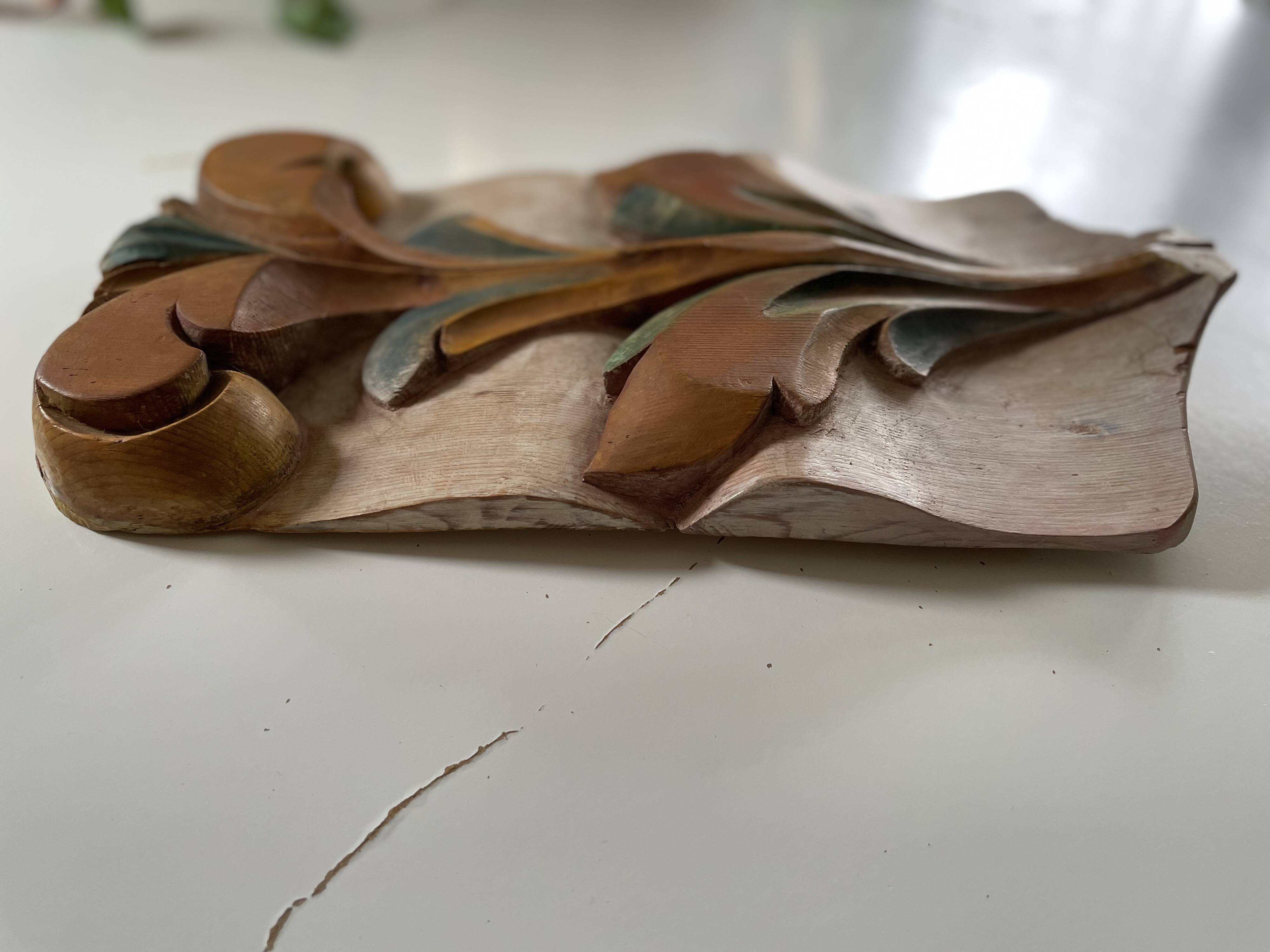 Panneau ancien en bois sculpté au décor de feuillage