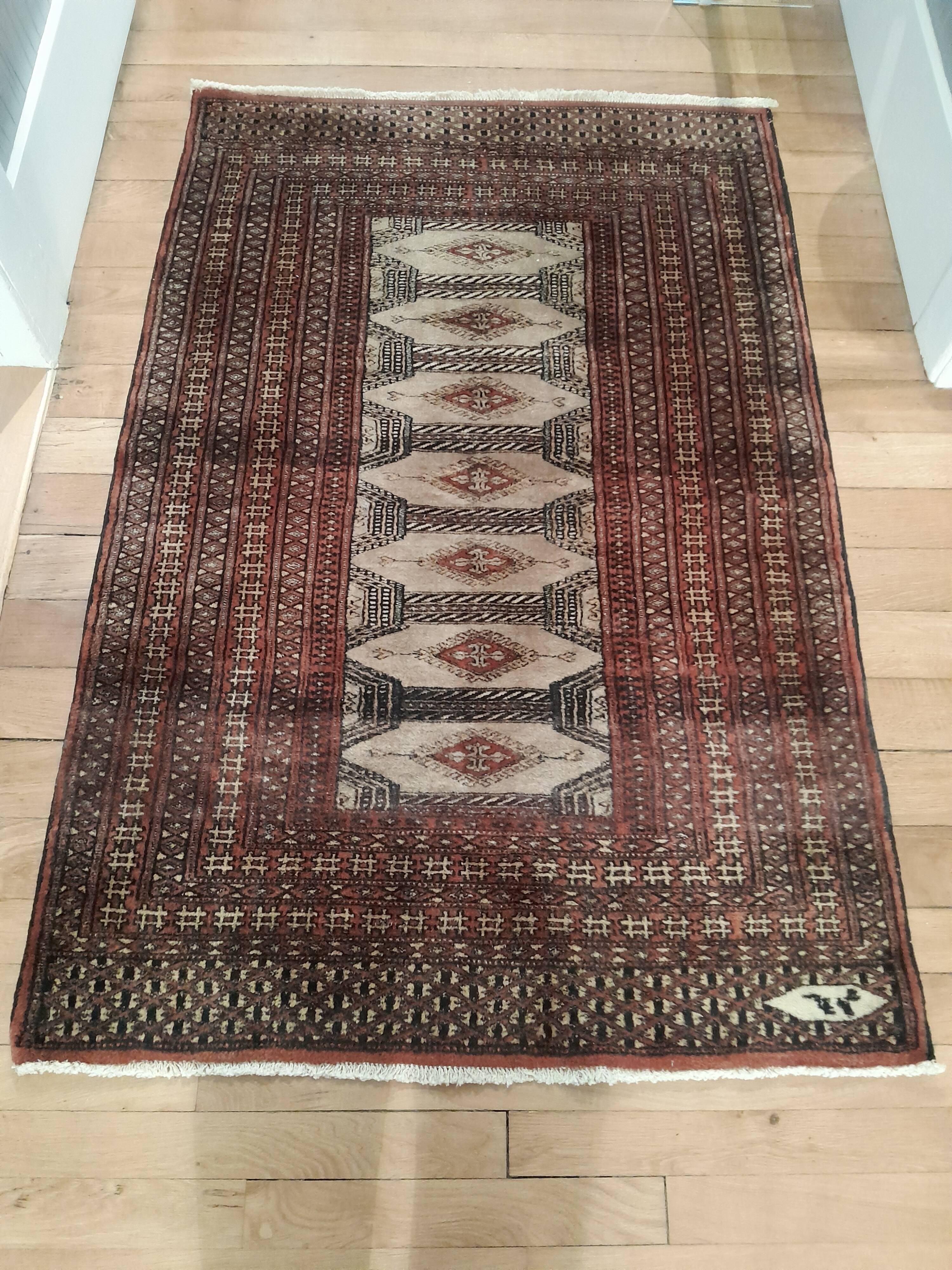 Hand knotted wool rug Pakistan 145 x 95