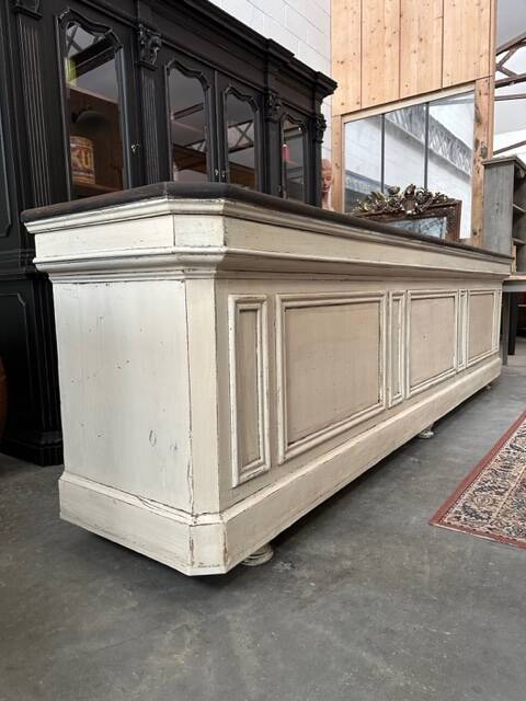 Huge store counter at the beginning of the 20th century