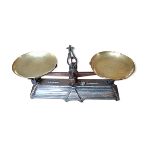 Balance ancienne en fonte forge
