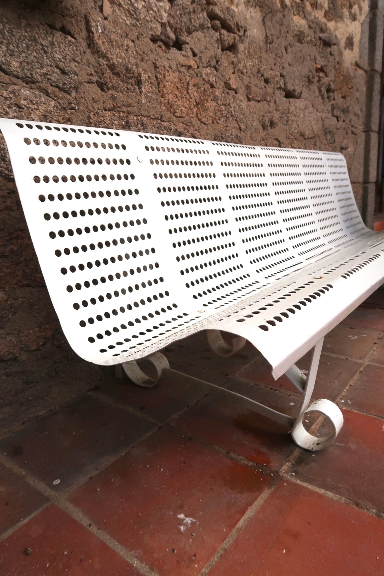 Metal garden bench