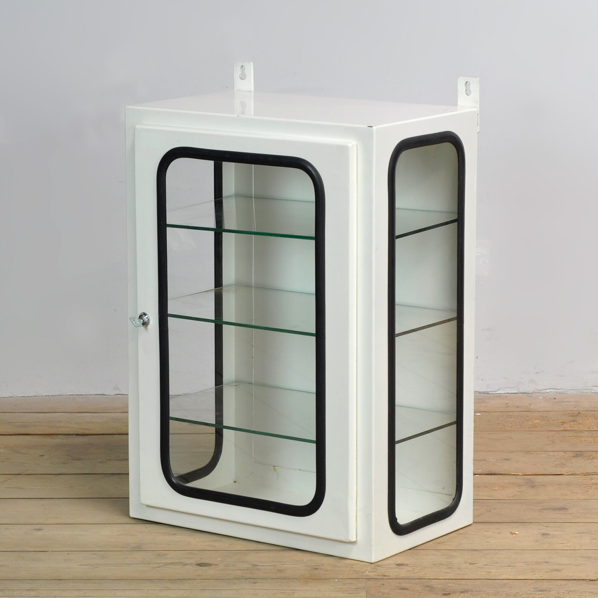 Cabinet médical vintage, années 1970