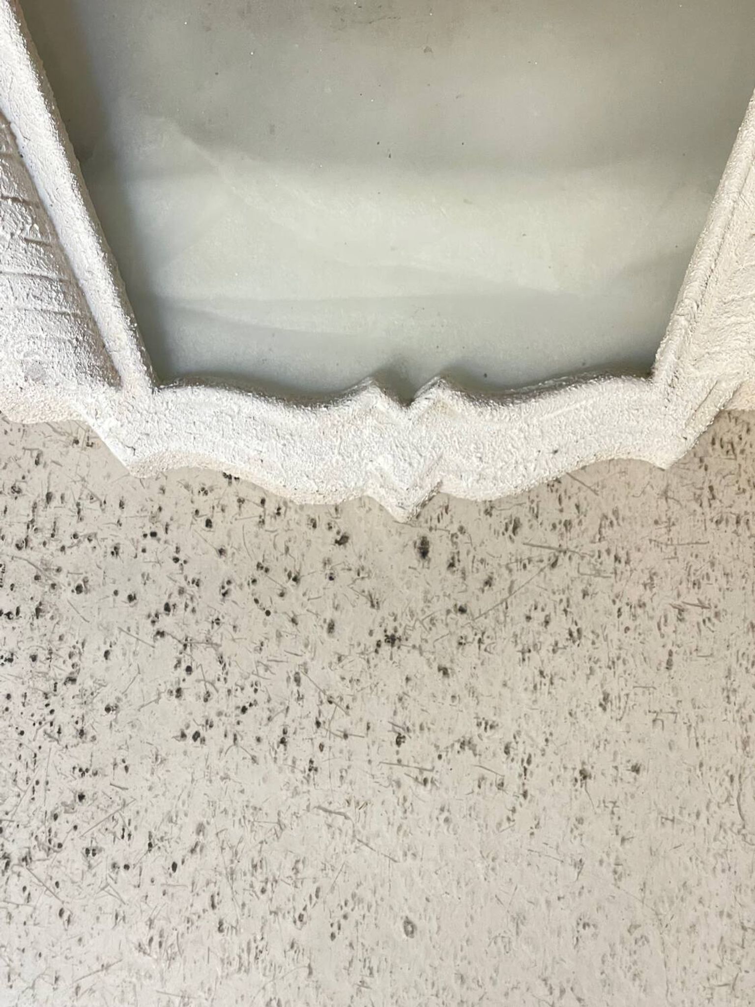 Applique « Arlus » de style Art Deco en plâtre et verre fumé