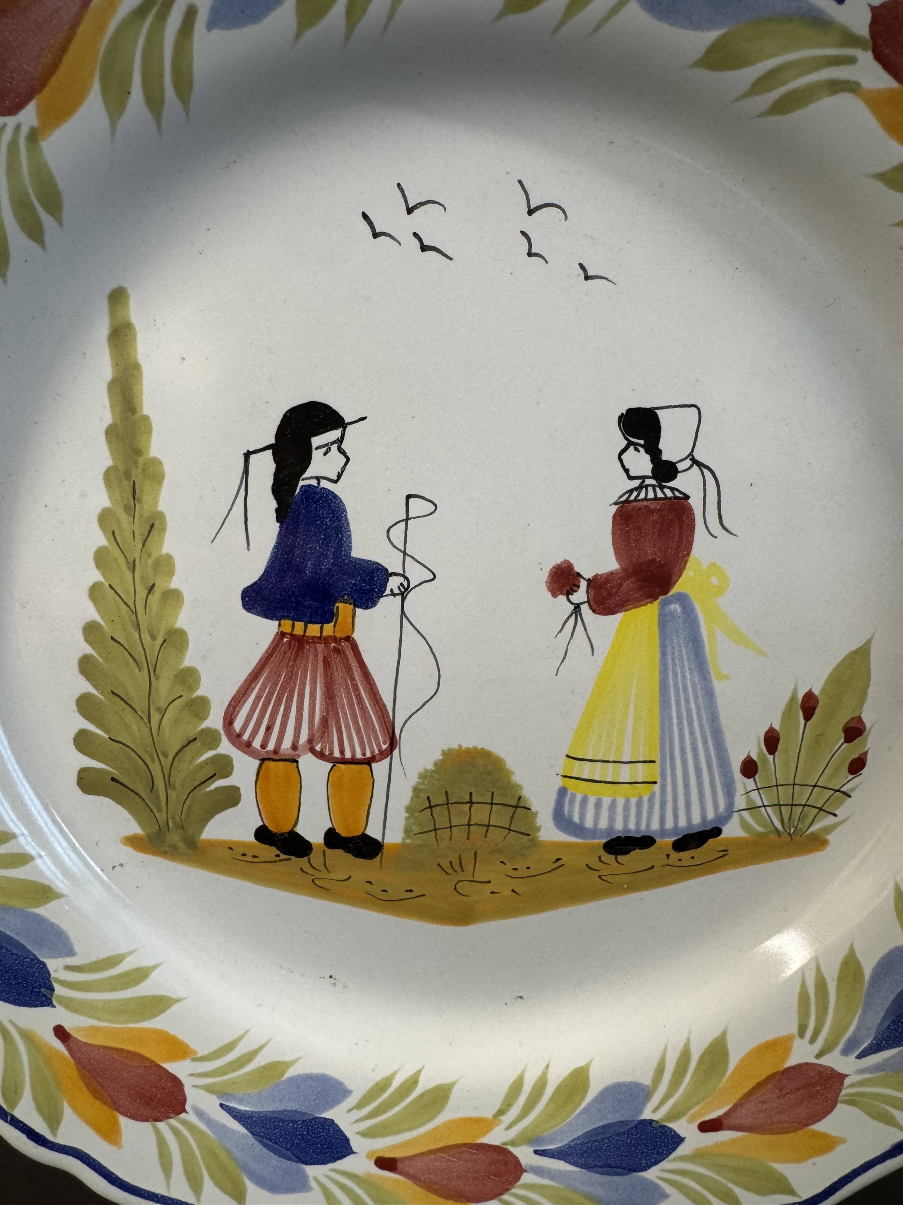 Assiette décorative en faïence Henriot Quimper