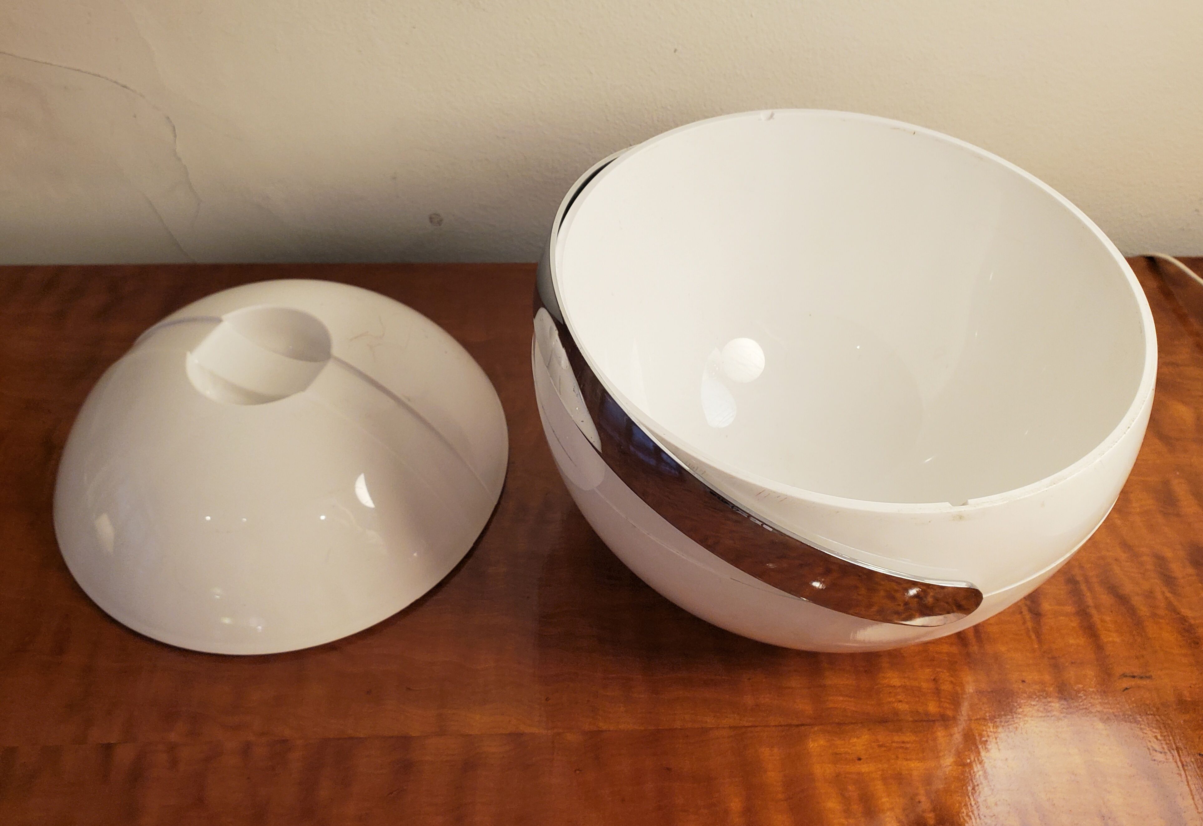 paolo Tilche designer ice box distributed by Guzzini