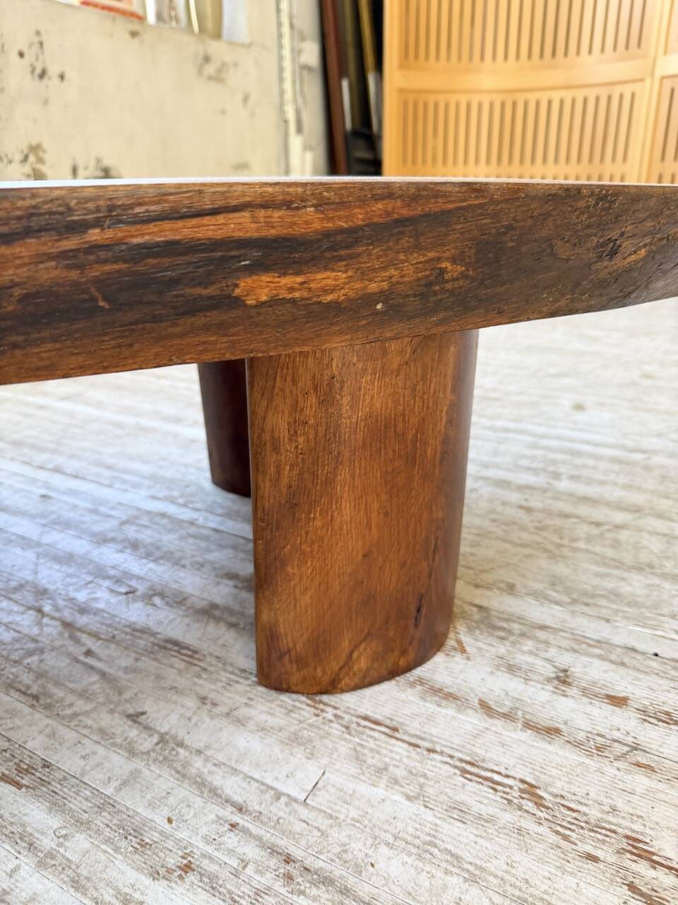 Table basse années 50 plateau bois exotique XXL