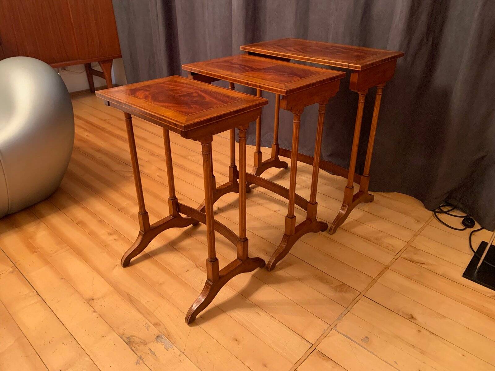 Tables édouardiennes du 20e siècle, années 1890, ensemble de 3