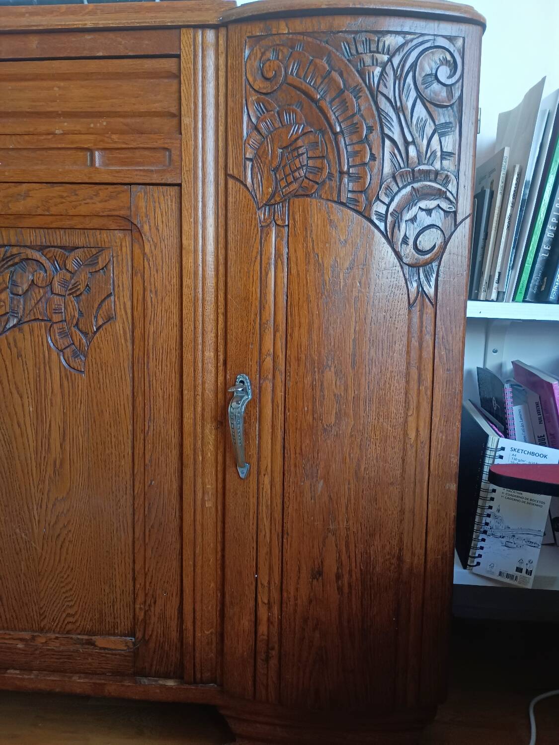 Art Deco buffet in marble and carved wood