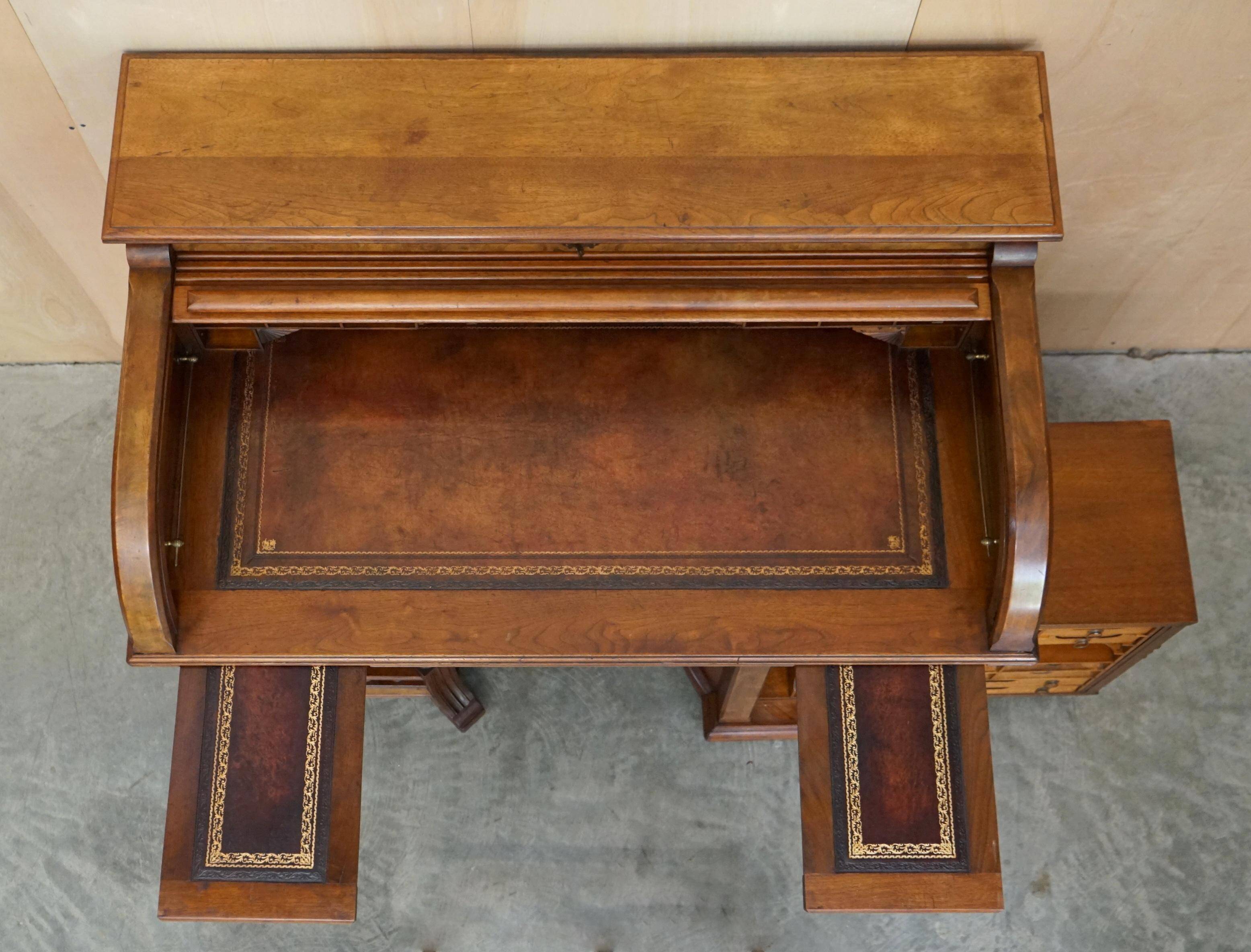 Bureau à tambour Shannon File Co en noyer victorien avec certificat