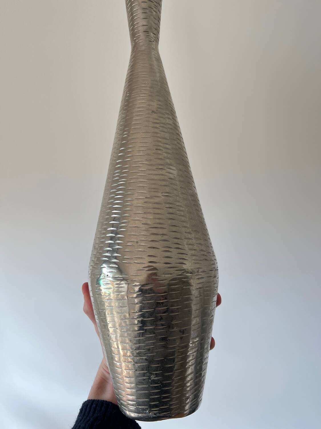 Vase losange en métal griffé argenté