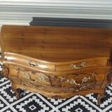 Coffin-style chest of drawers in walnut