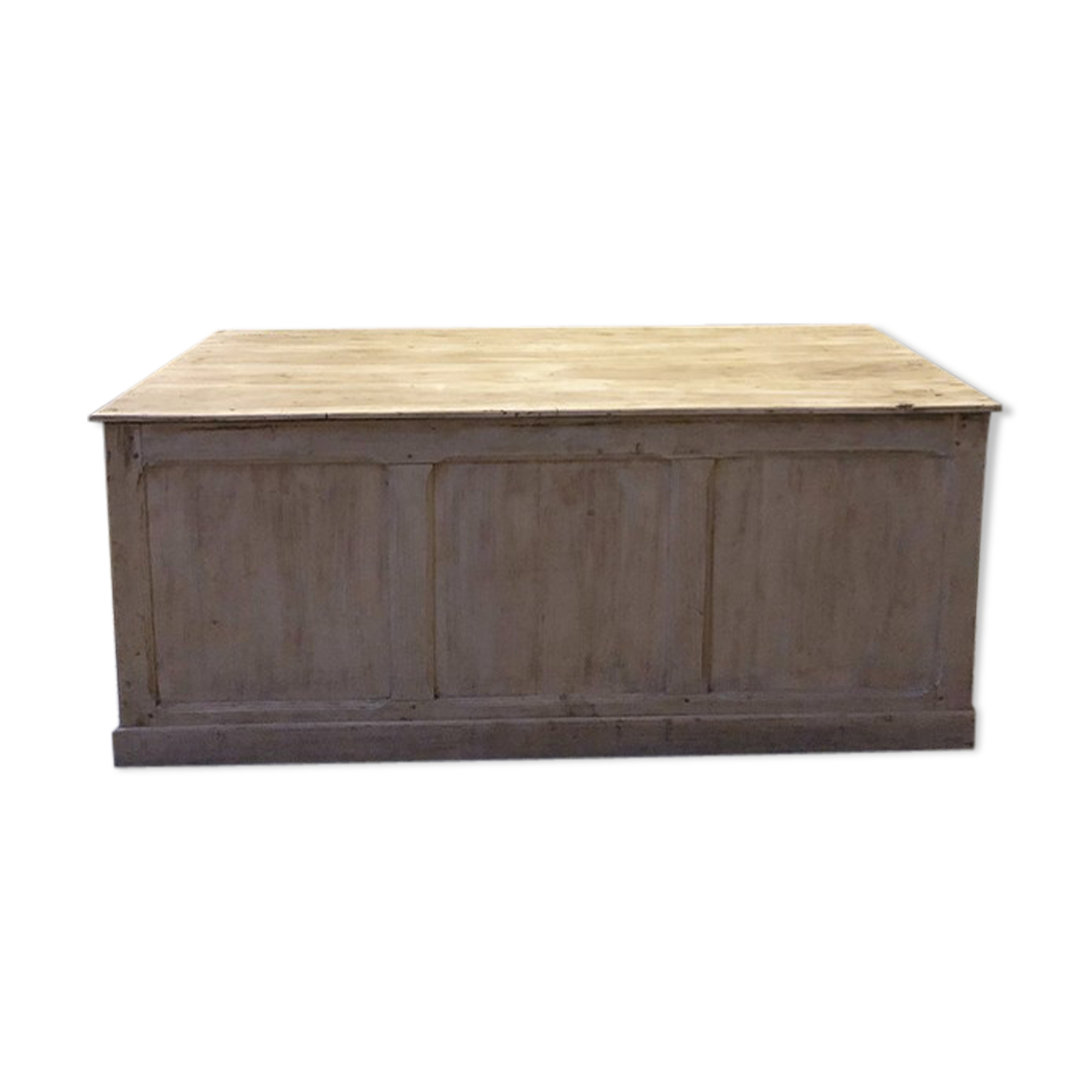 Central island counter