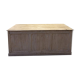 Central island counter
