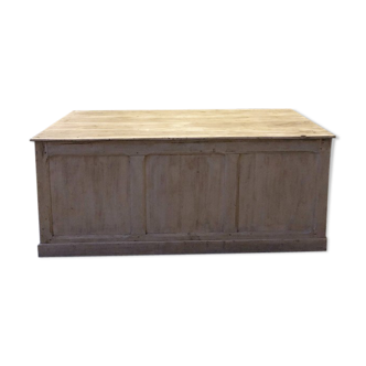 Central island counter