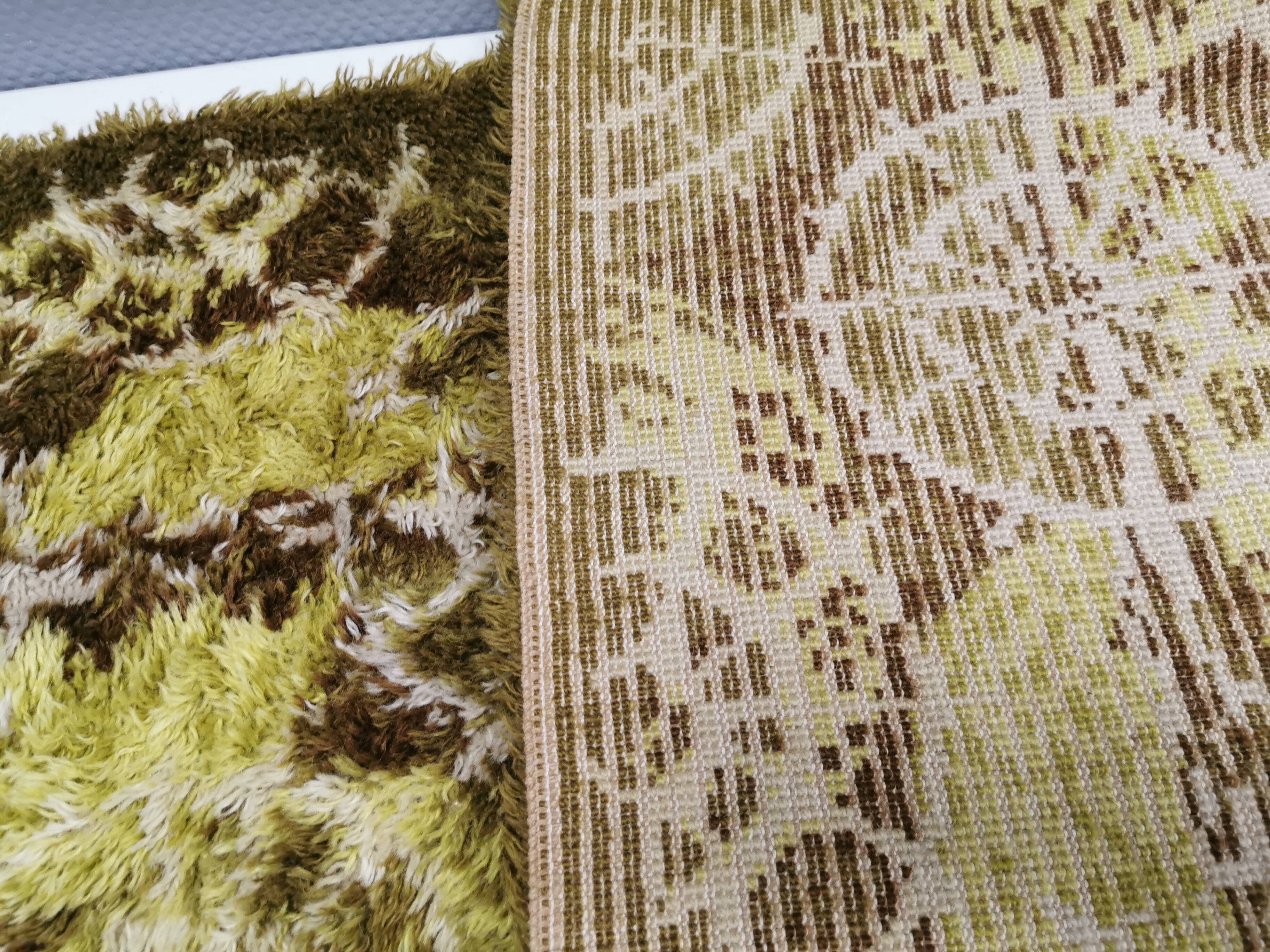 Swedish wool rya rug. Estimated from the 1970-80s.
