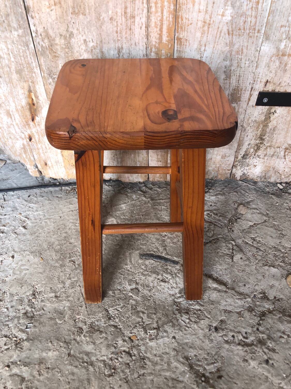 Ancien tabouret bois clair vintage