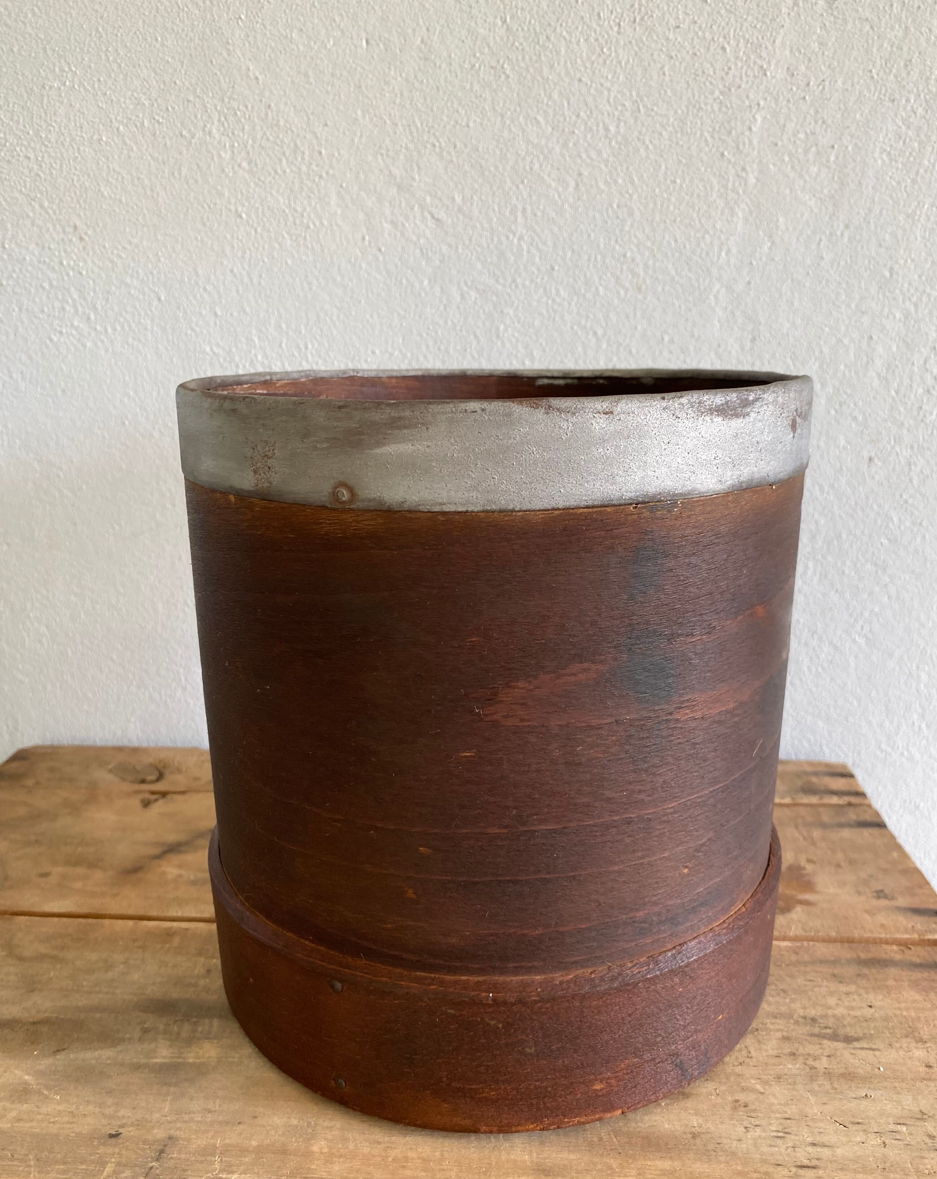 Poplar wood pot, circa 1900
