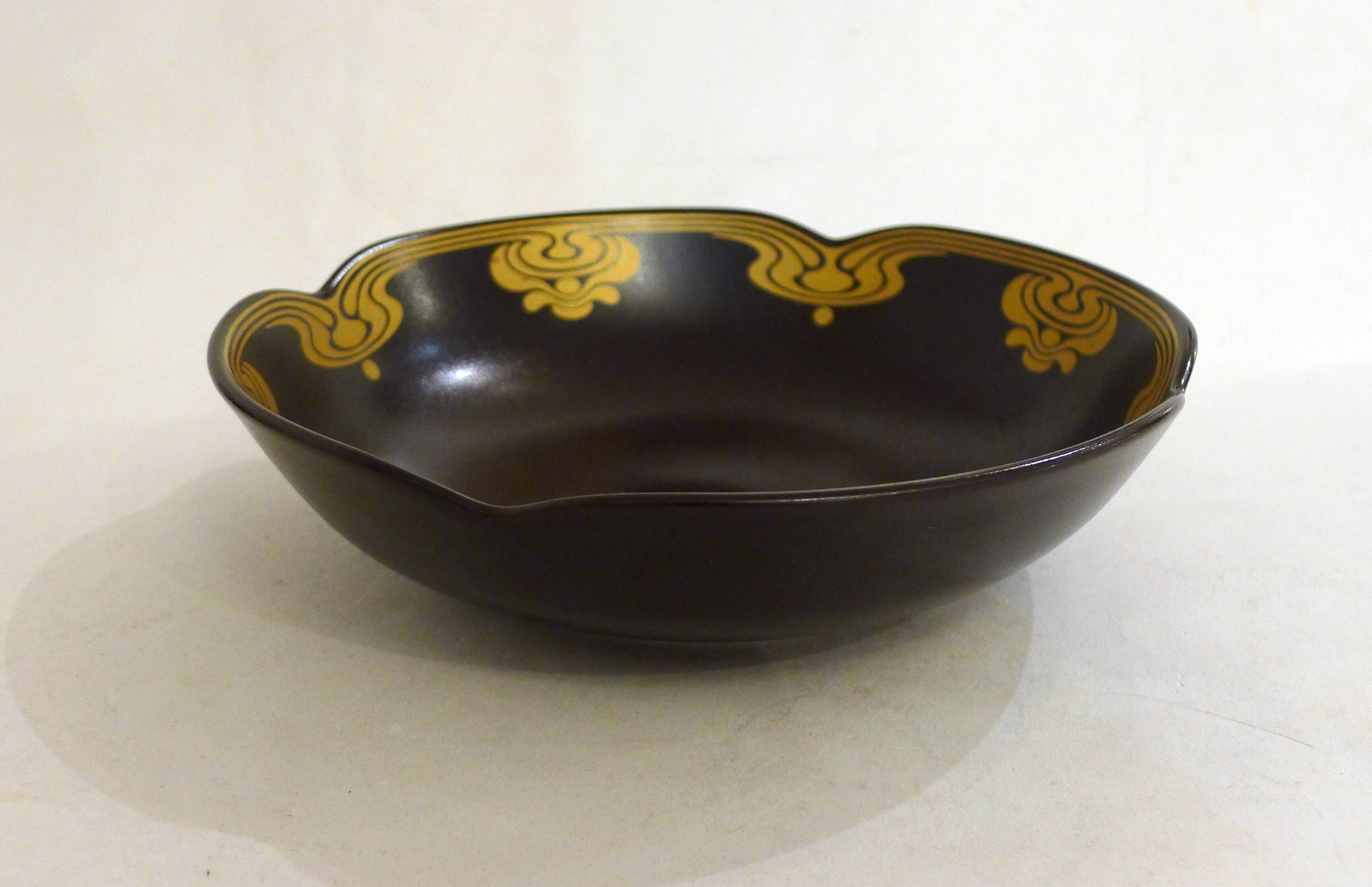 Small serving bowl plate "Bodil" by B. Wiinblad for Rosenthal 1970'